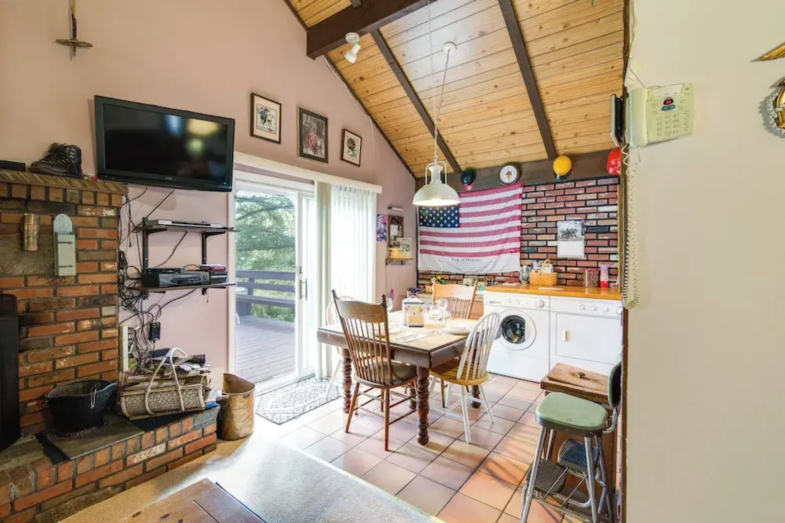 Hunter Hideaway w/ Yard & Deck: 3 Mi to Ski Slopes