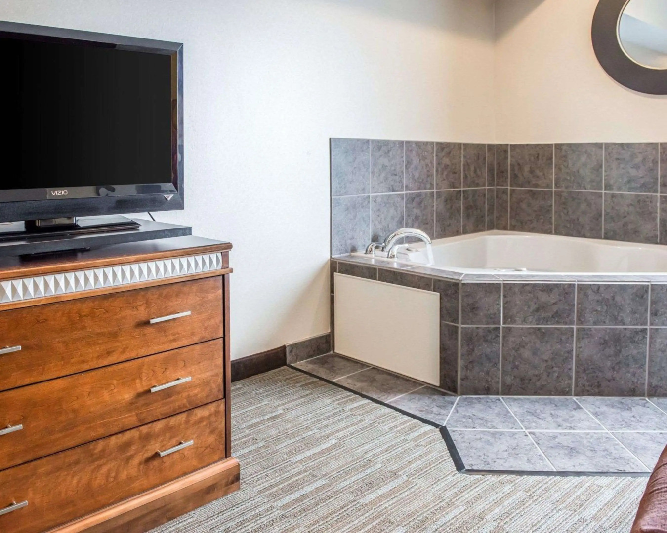 Hometowne Studios & Suites By Red Roof Washington