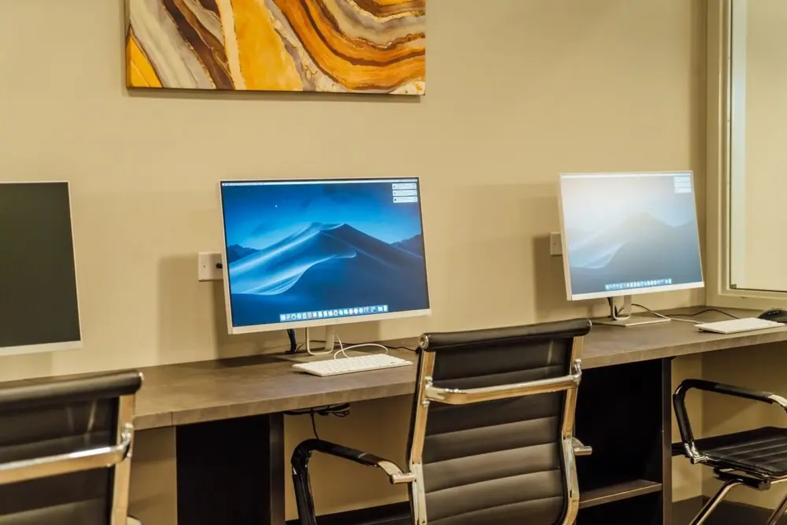 Bright Stylish 2BR Apt in Oak Brook