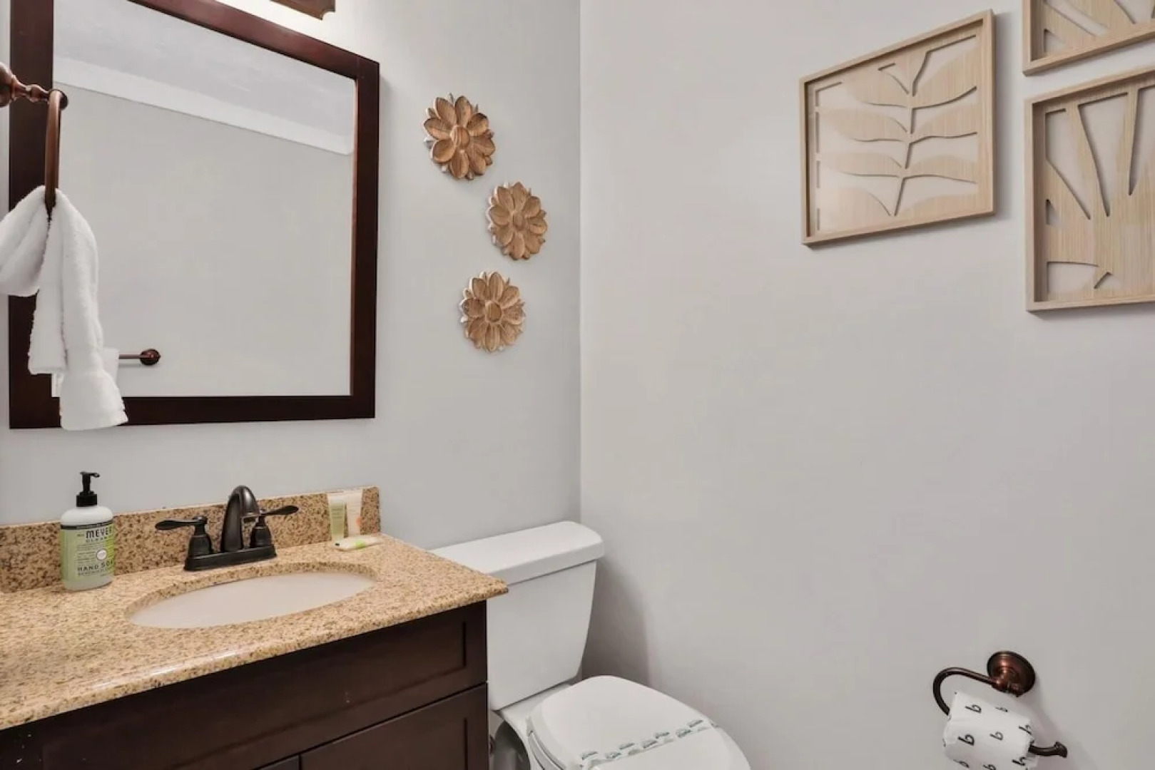 Kiss the Wave - Spacious 4BR 3BA w Pool hot tub