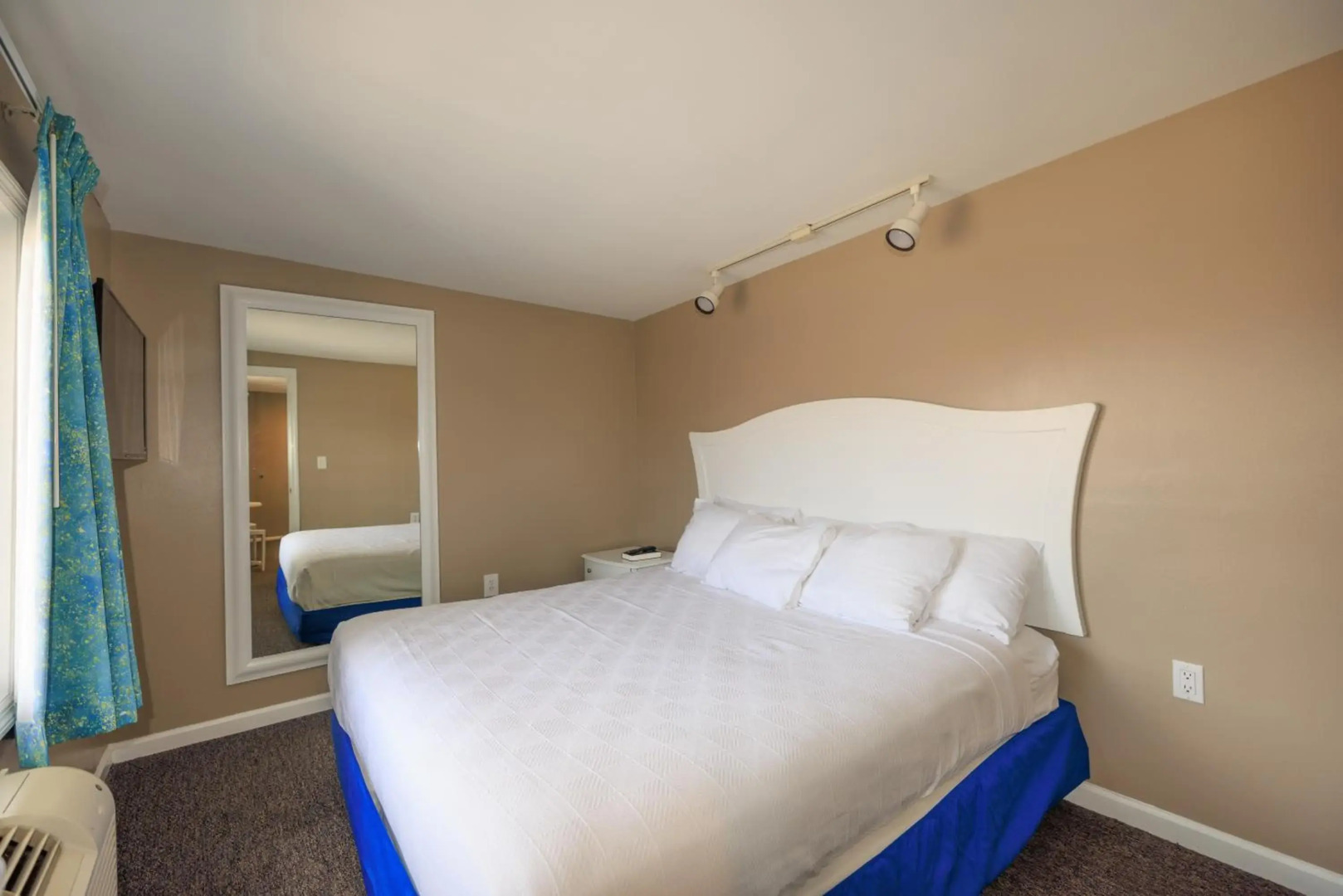 The White Sands Oceanfront Resort & Spa