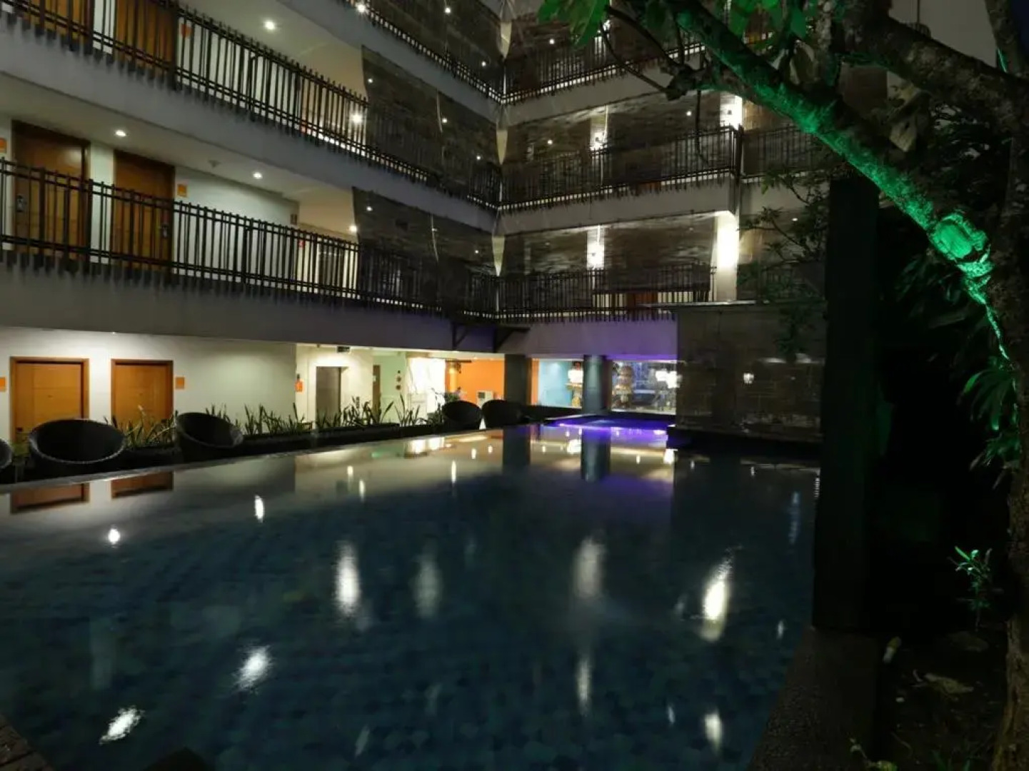 RedDoorz @ Sunset Road Kuta