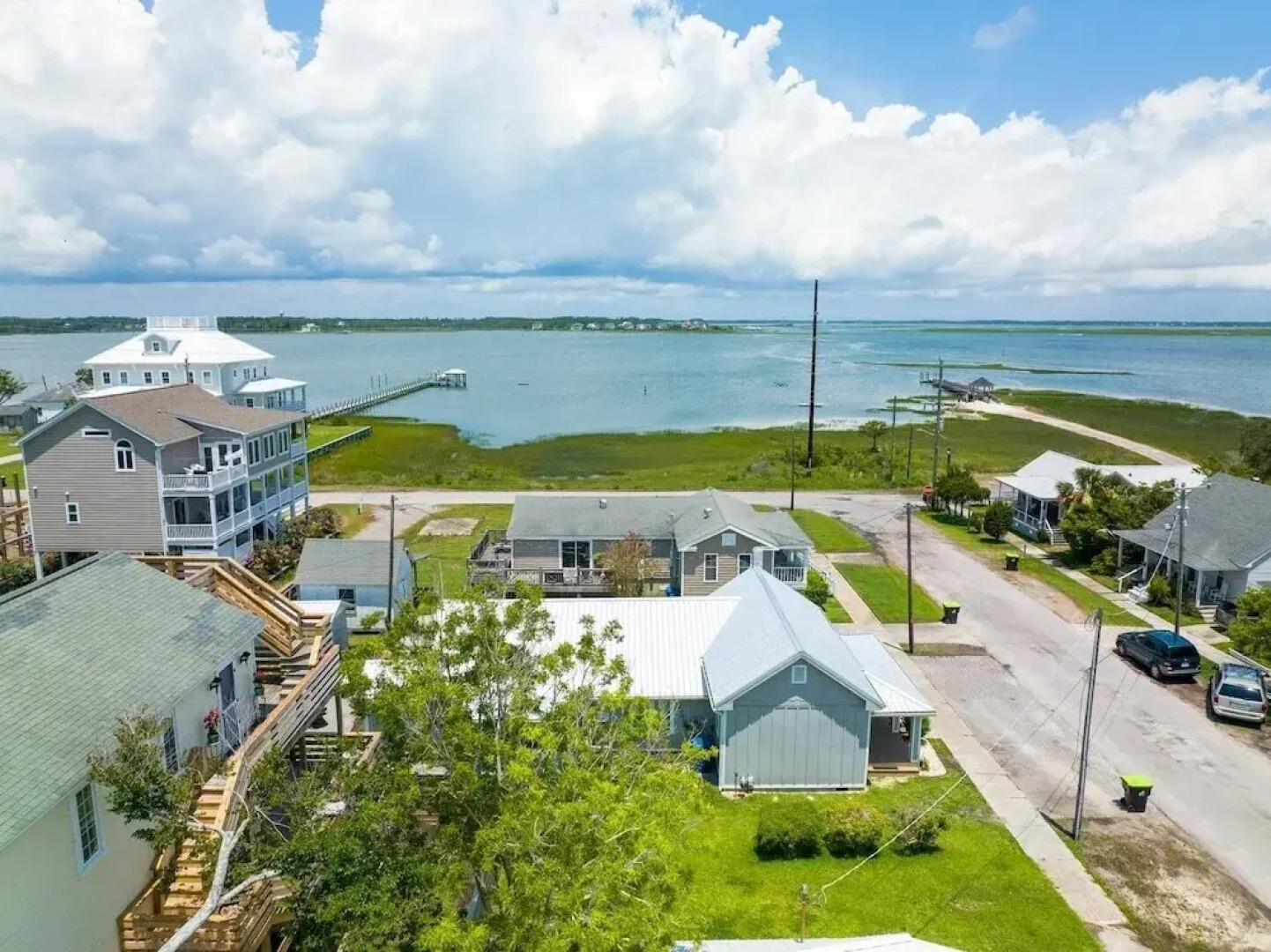 Conch's Point Cottage 2 Bedroom Home by RedAwning