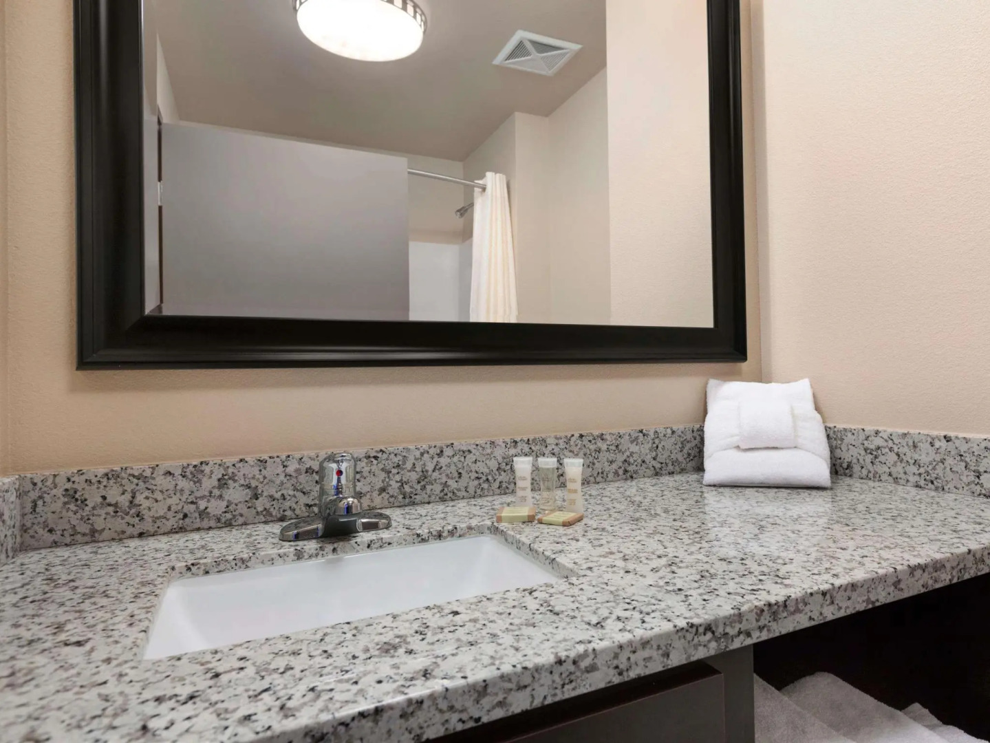 Super 8 Bismarck North