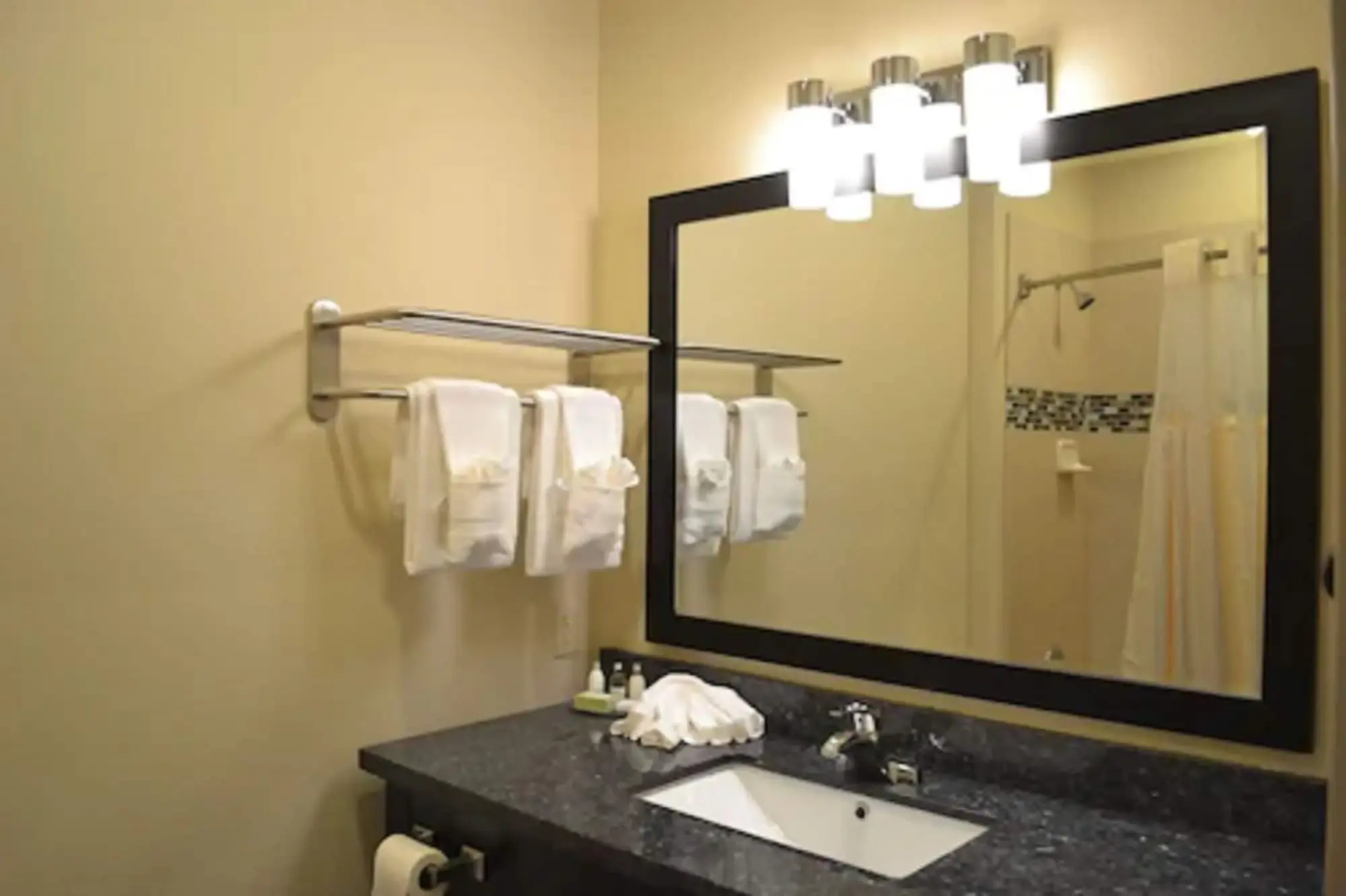 Red River Inn And Suites