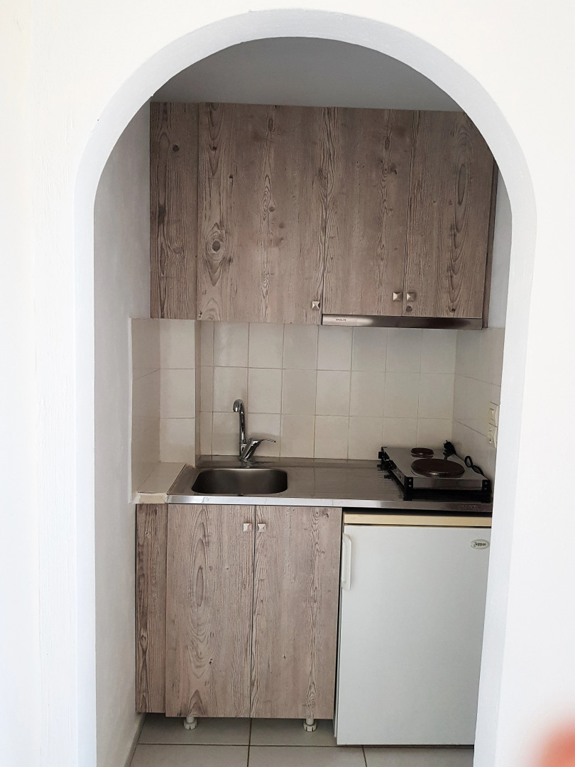 Petros Studios & Suites