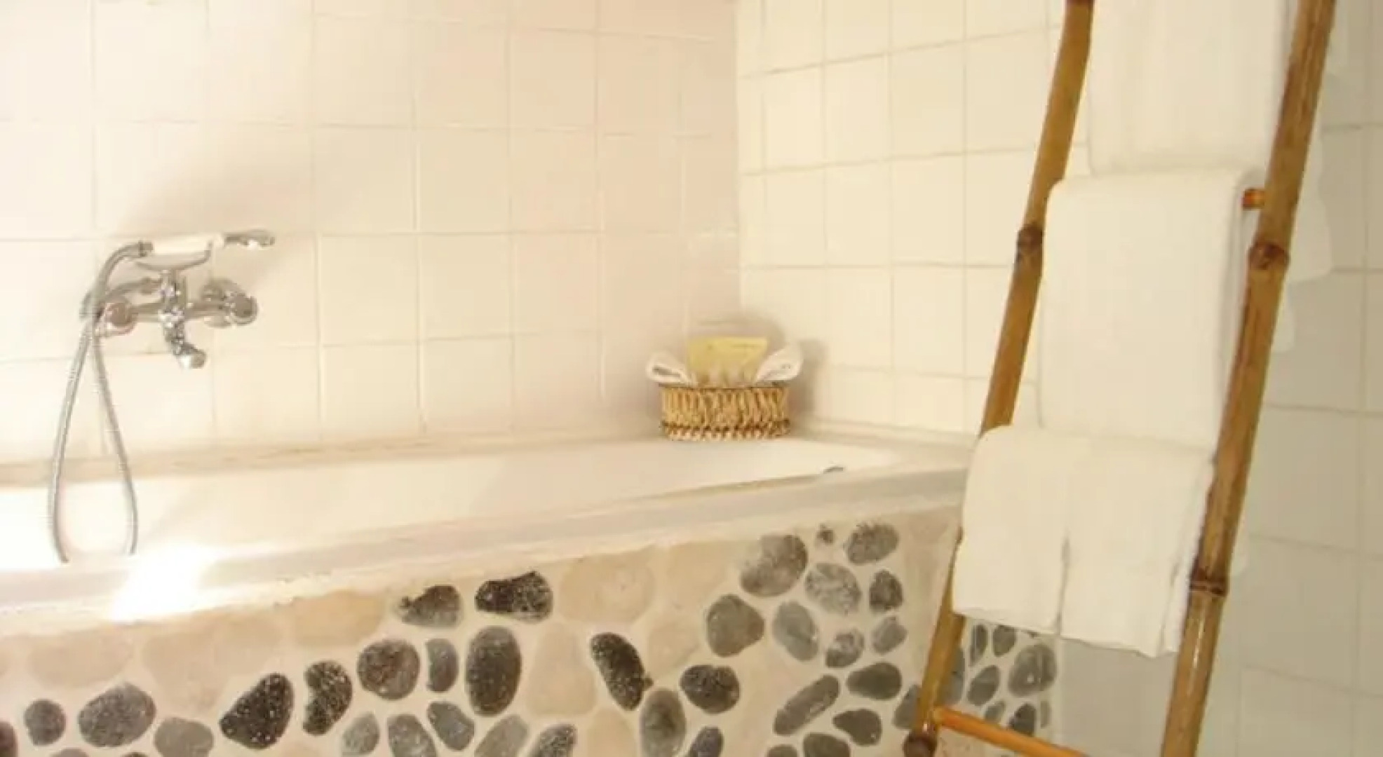 Calibishie Lodges Hotel