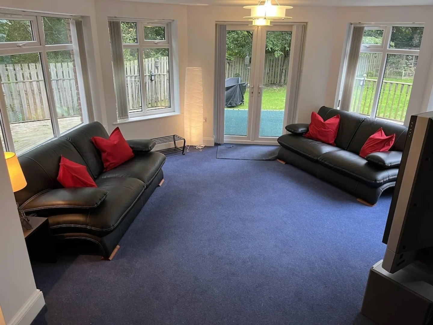 Blaydonburn - Sleeps 4,5 - Parking - Hottub - Yard
