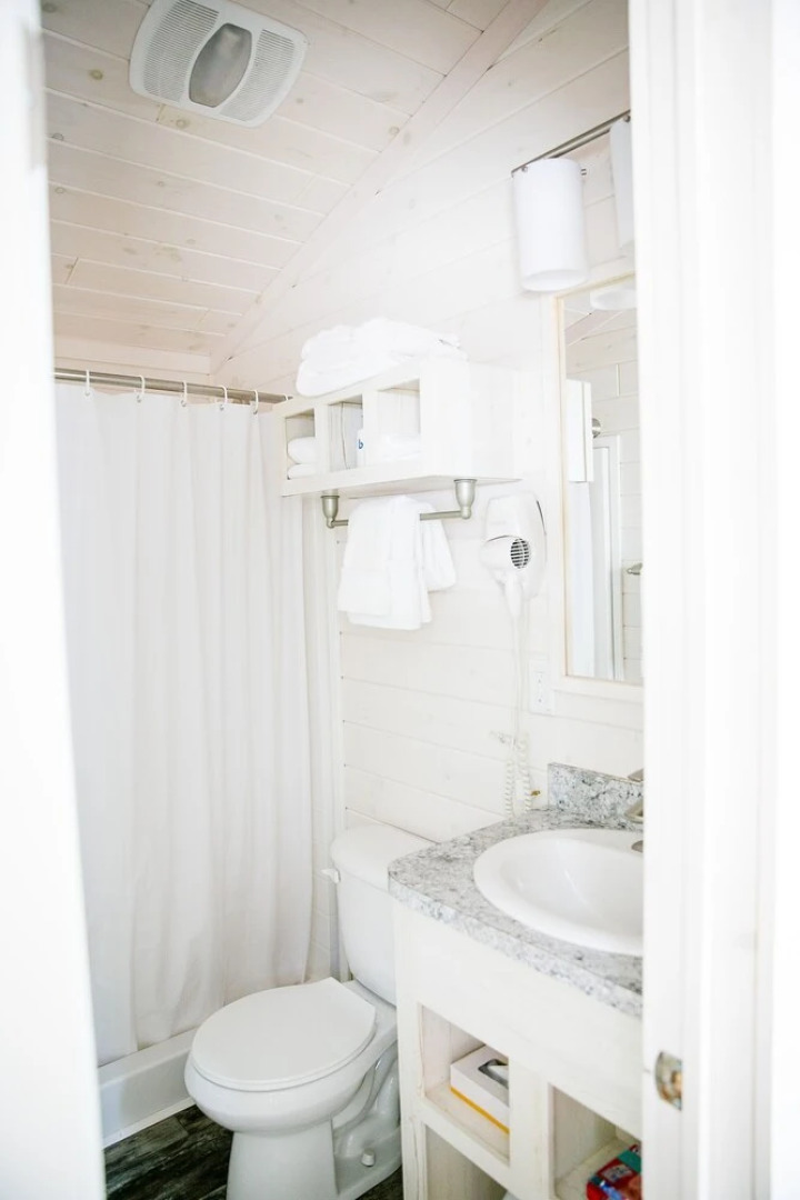 Lakefront Property Two Bedroom Cabin #35 at Long Cove Resort by Redawning