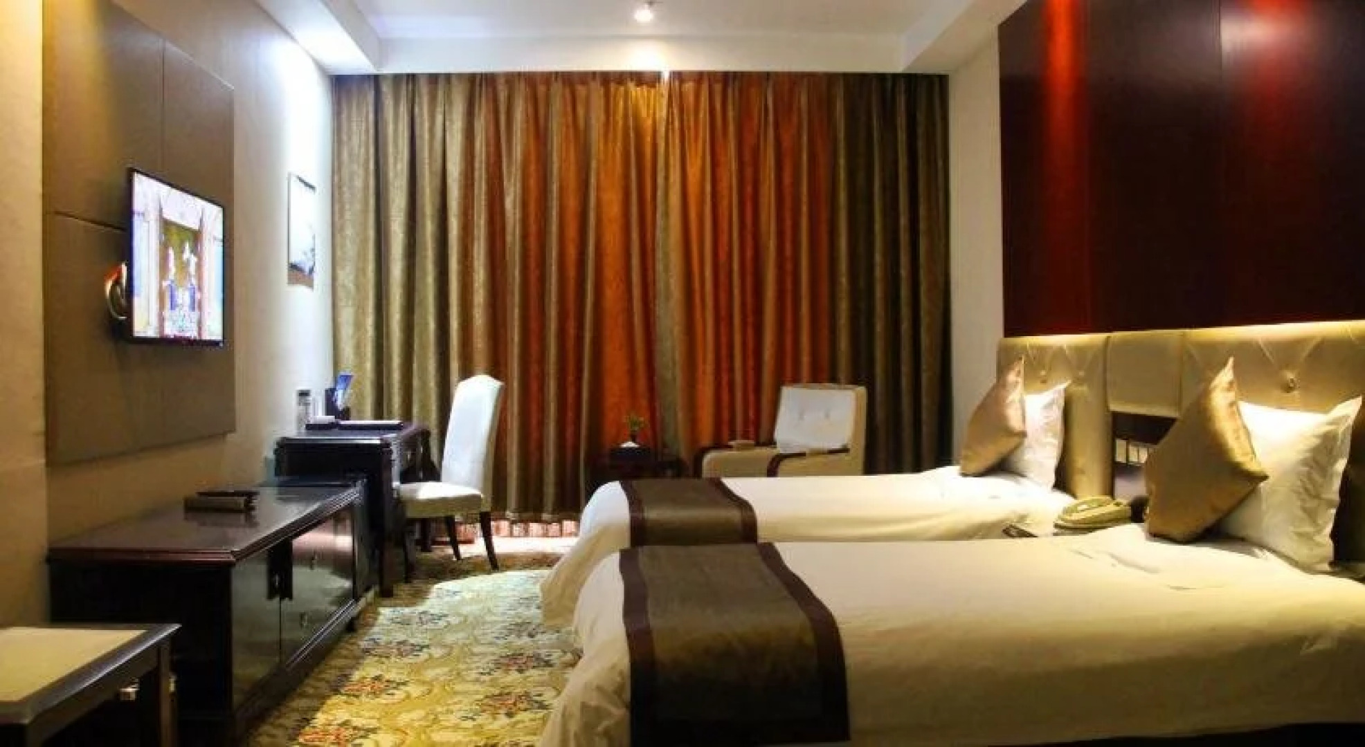 Jiuquan Longteng Hotel