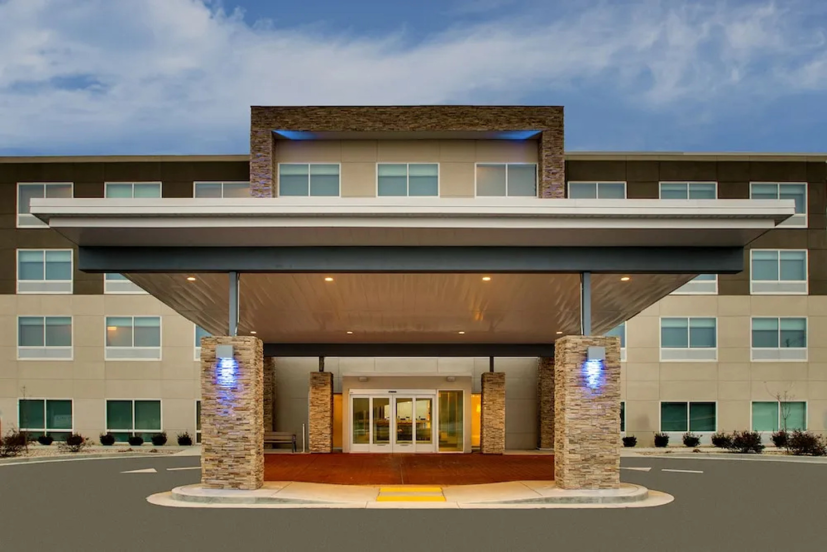 Holiday Inn Express & Suites Mt Sterling North, an IHG Hotel