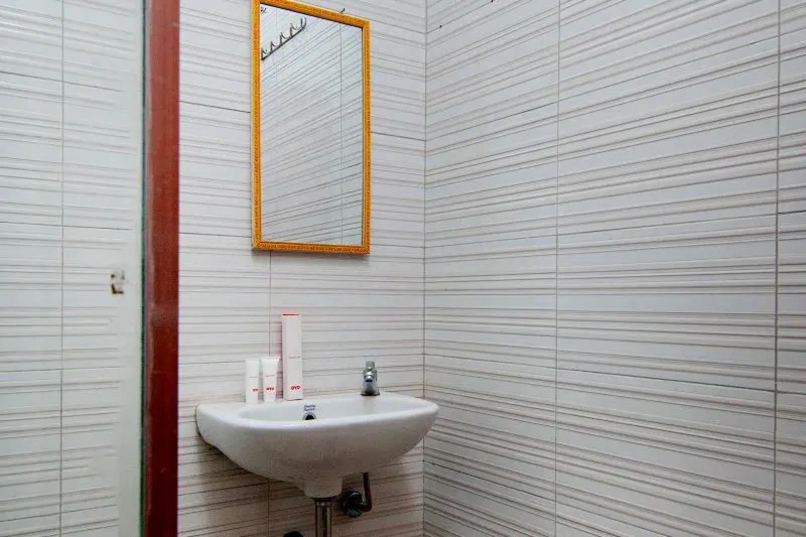 OYO 1819 Aries Hotel