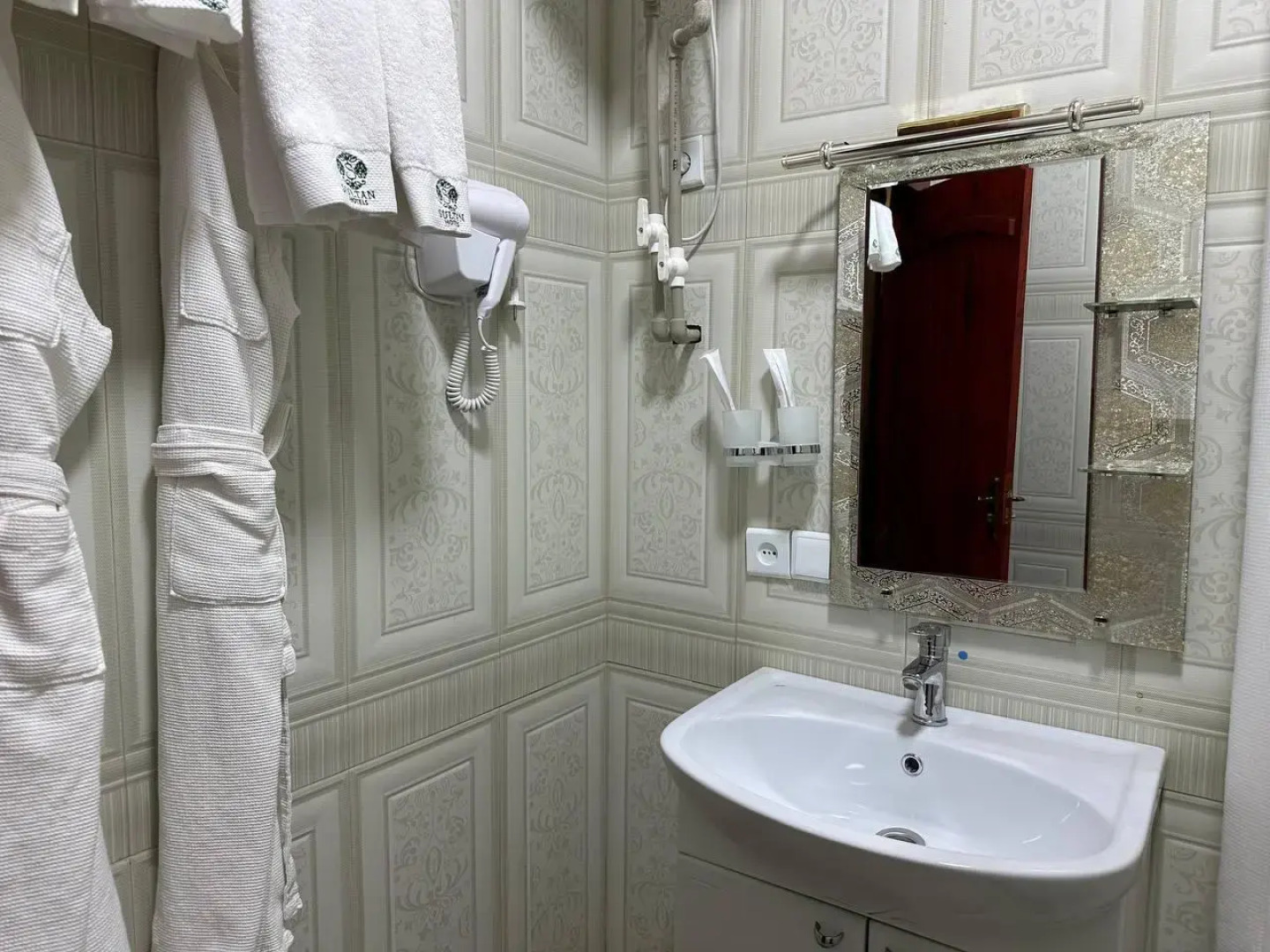 Sultan Kyzyl-Kia (Султан Кызыл-Кия)