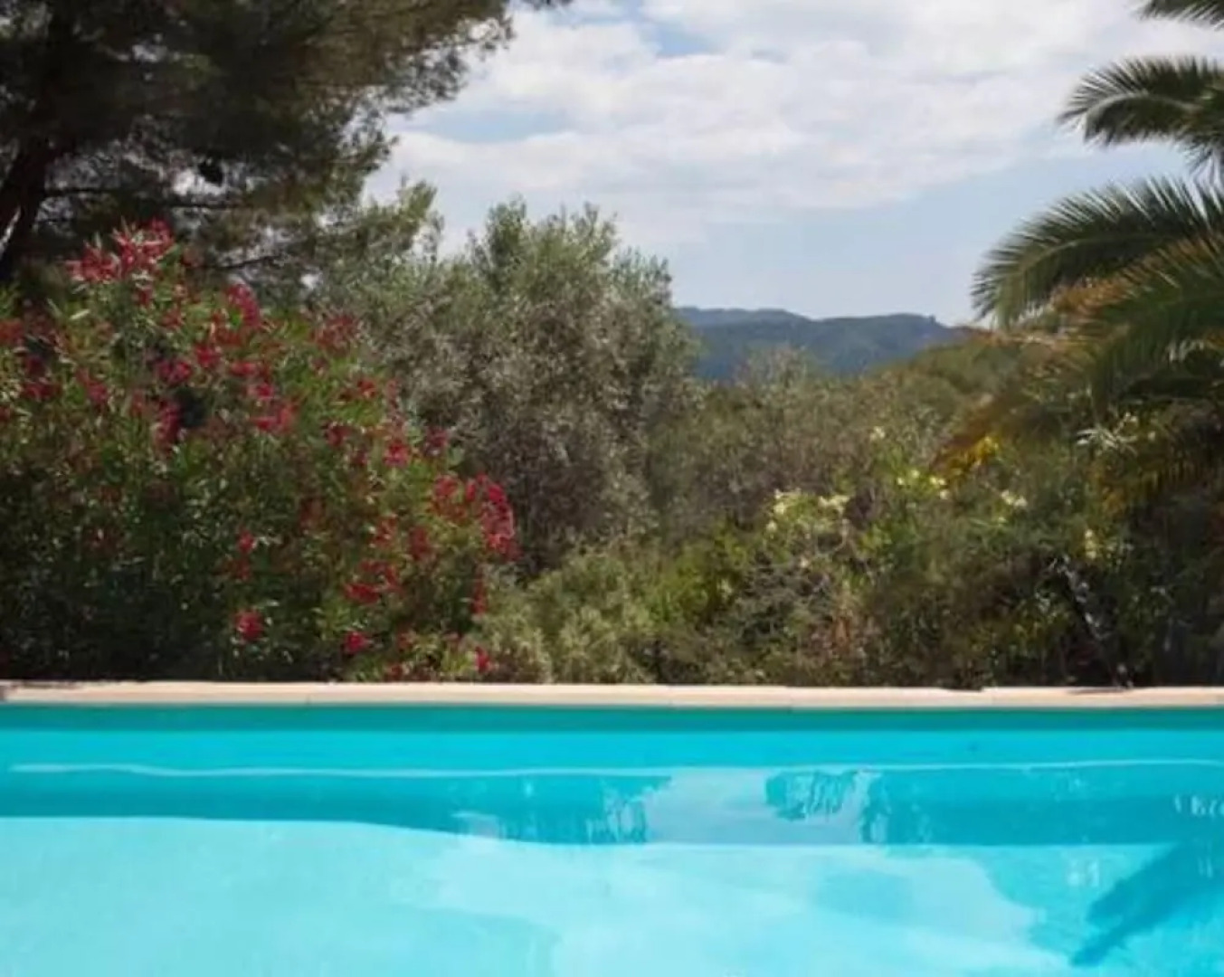 Apartment With one Bedroom in Le Beausset, With Wonderful sea View, Pool Access, Enclosed Garden - 8 km From the Beach