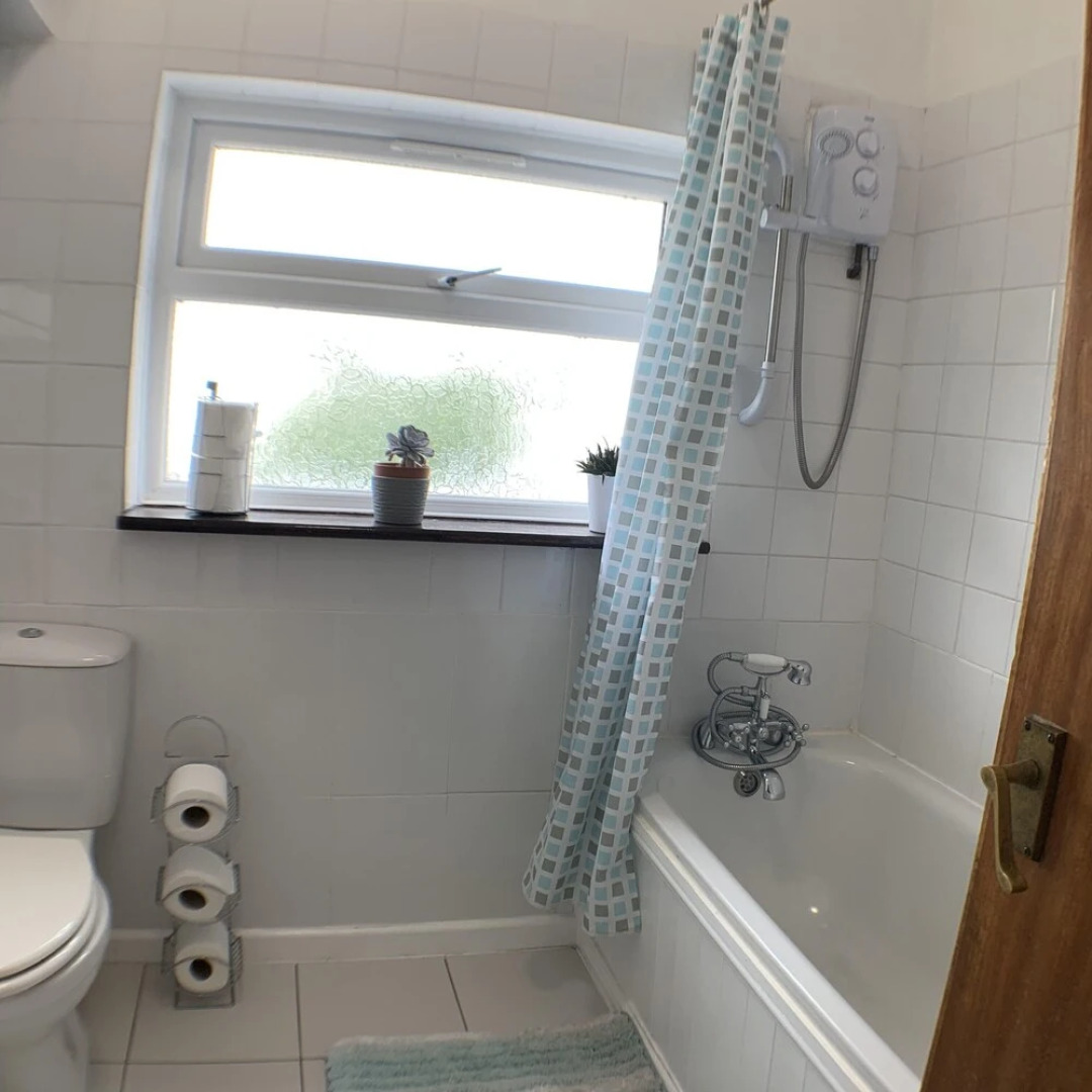 Cardigan House - Avad