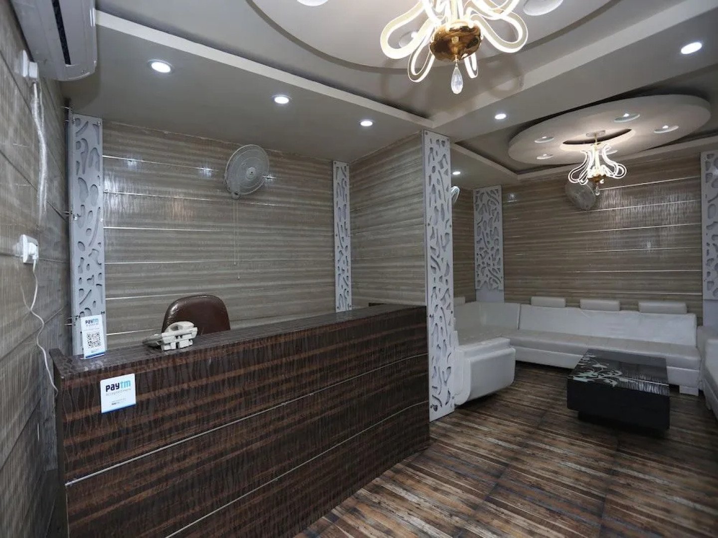 OYO 27725 Hotel Crown Plaza