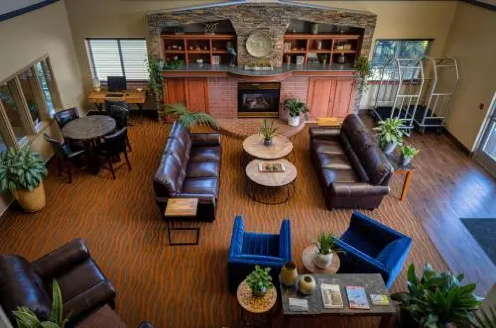 The Garibaldi House Inn & Suites