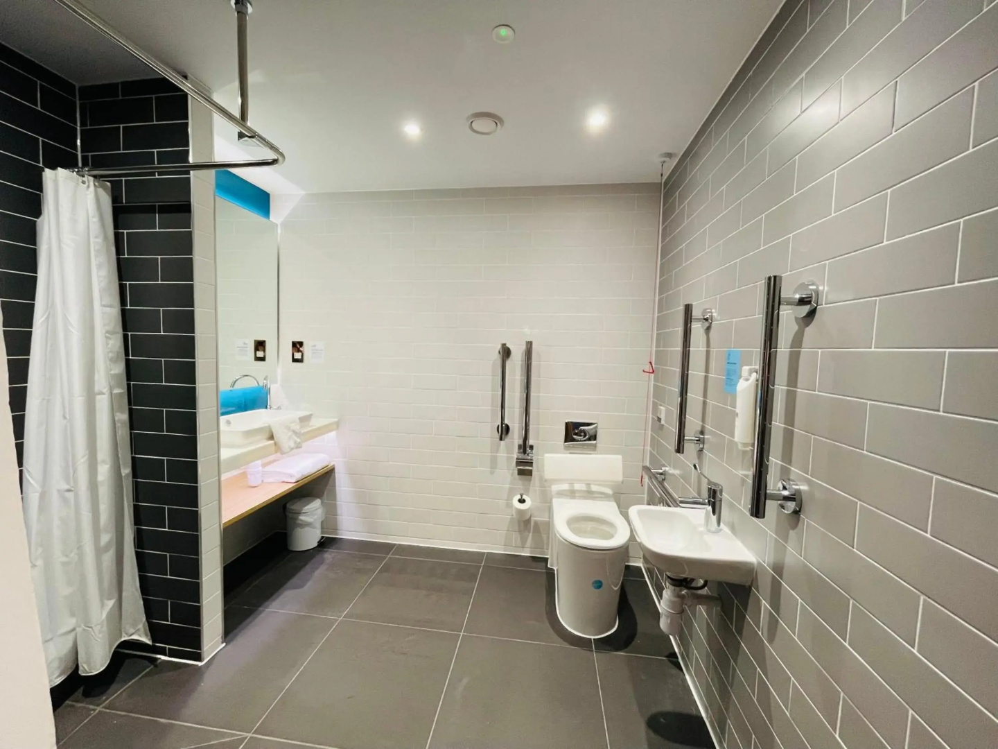 Holiday Inn Express Cheltenham by IHG