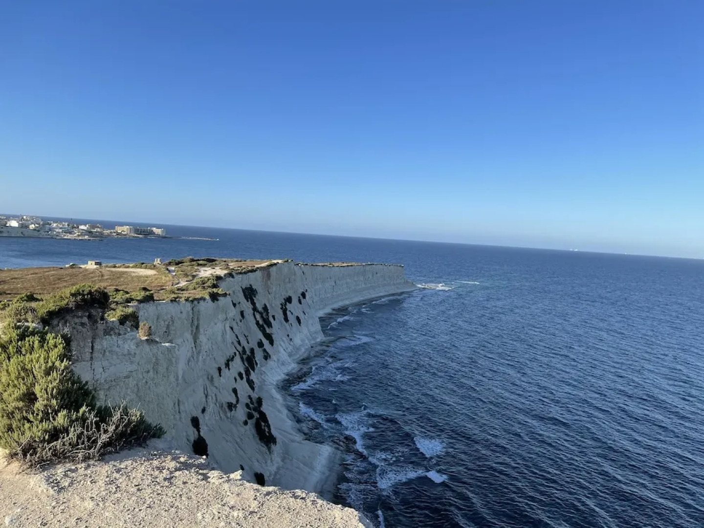 Sunset Modern Apt - Near Beach, Wifi & Cable TV