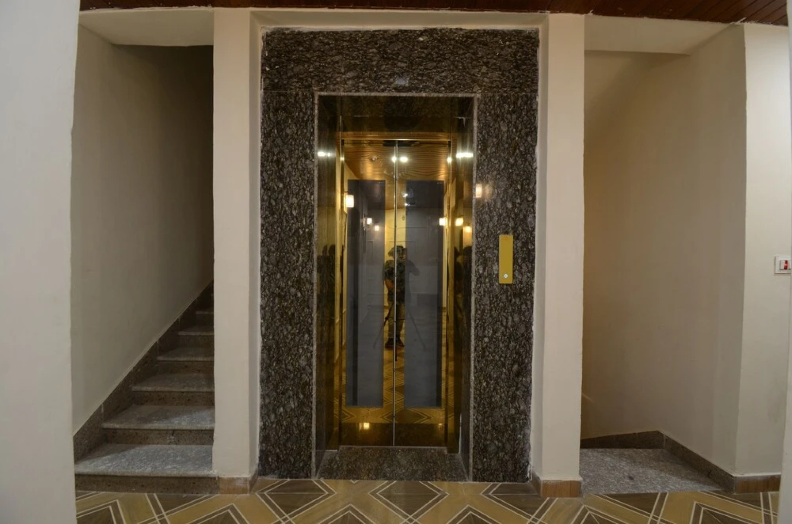 Hotel Shri Dhwaja Inn