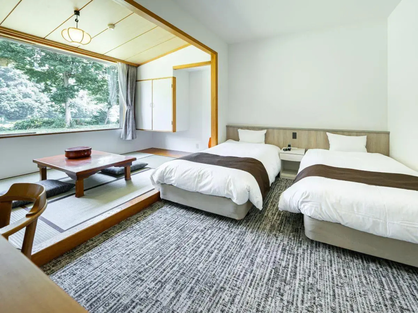 Yuyado Kuttari Onsen Lake Inn