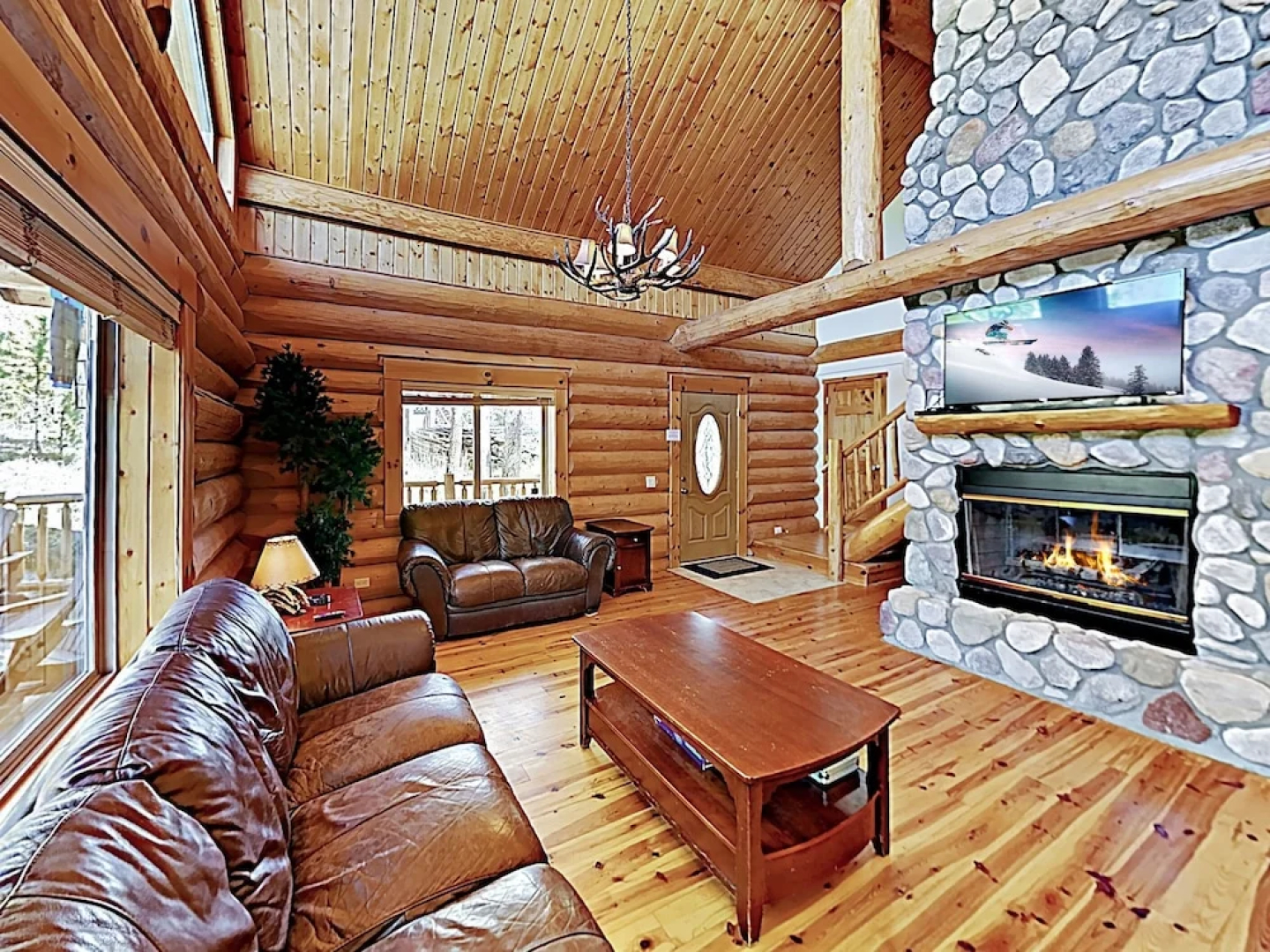 New Listing! Charming Woodland , Near Hiking 3 Bedroom Cabin