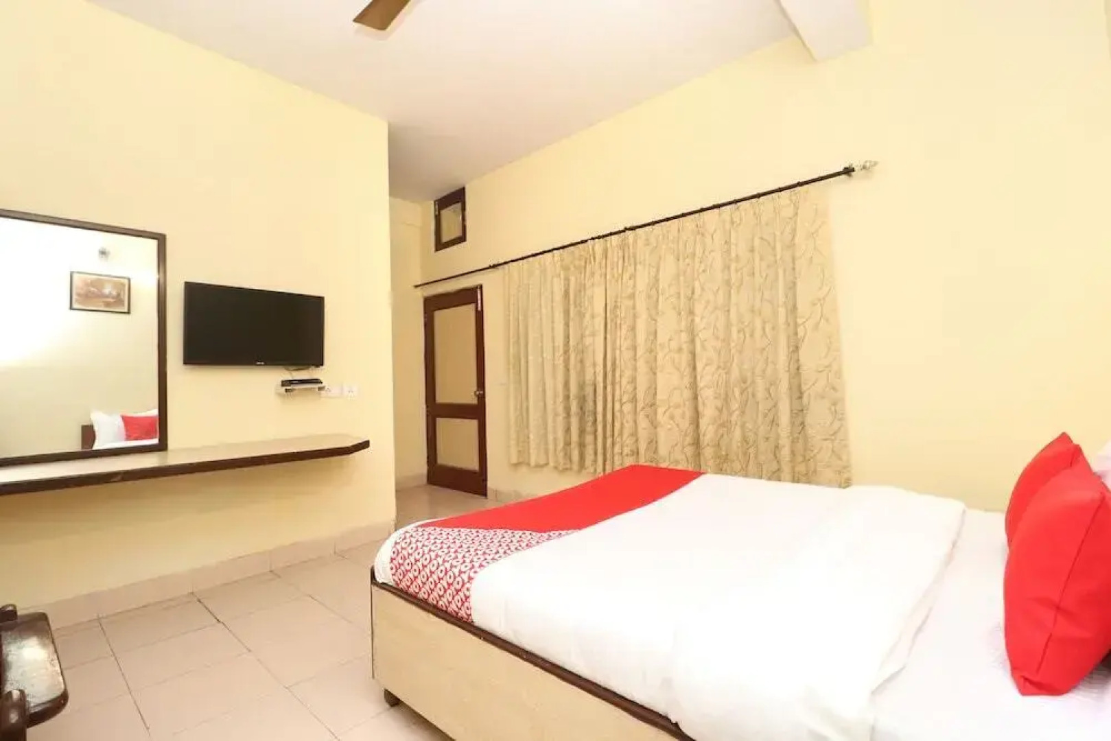 Oyo 30127 Hotel Sabina International