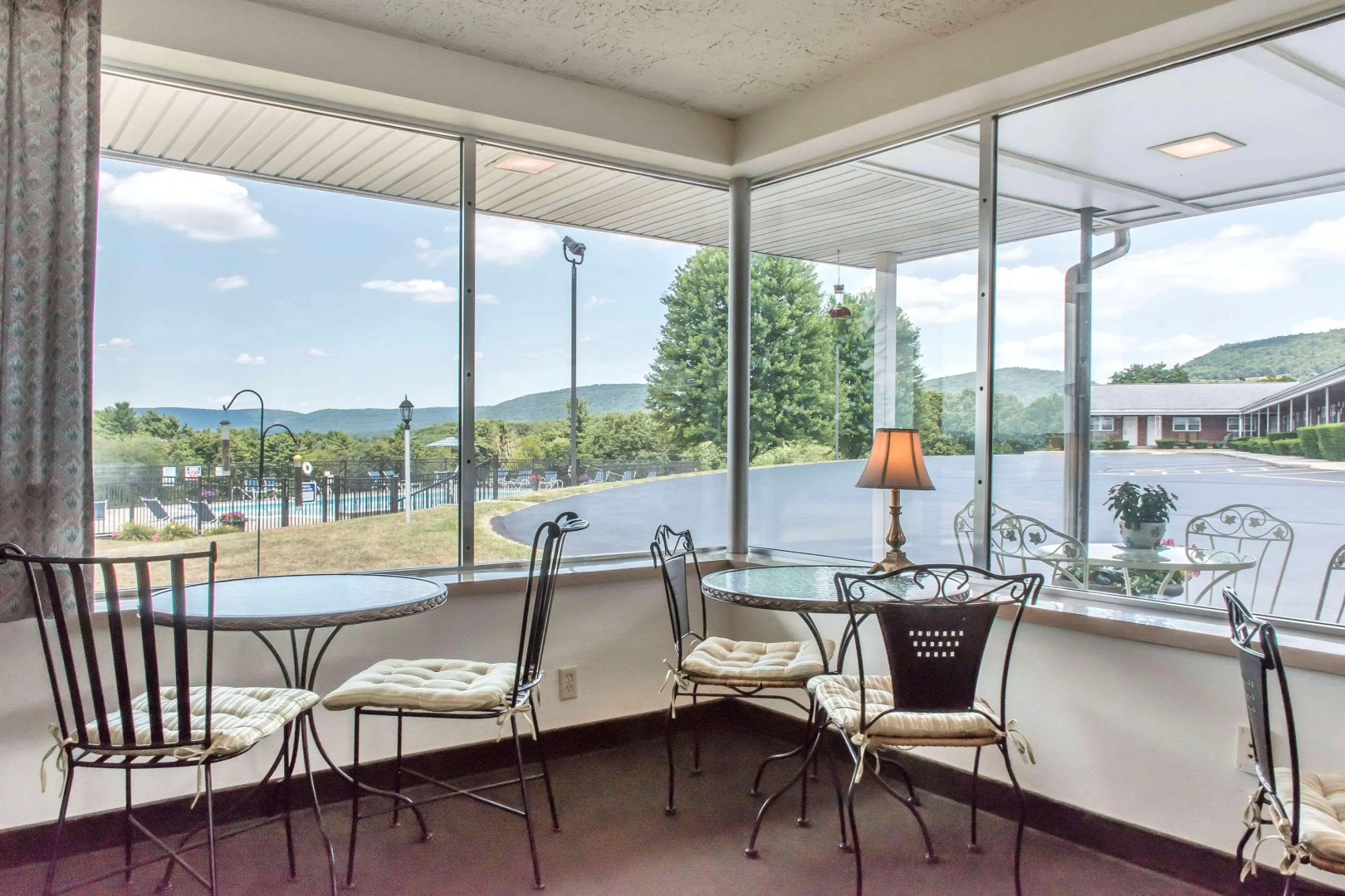 Quality Inn Breeze Manor