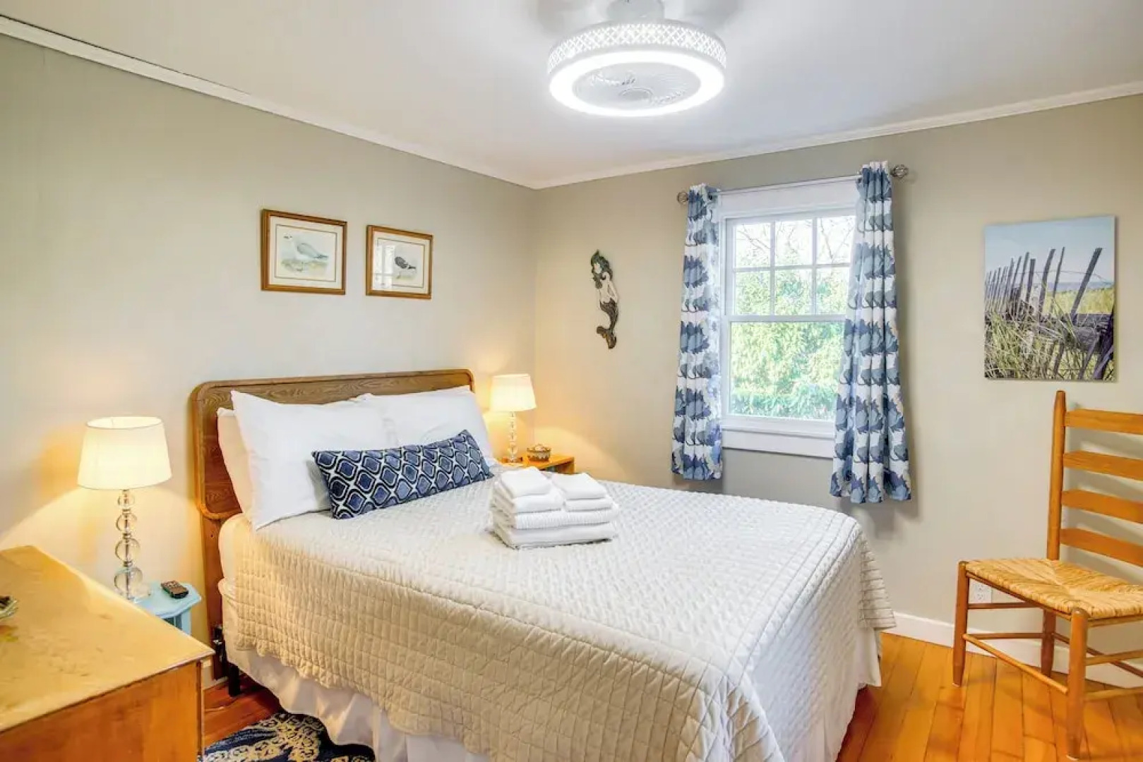 Walk to Monument Beach: Cape Cod Cottage w/ Grill