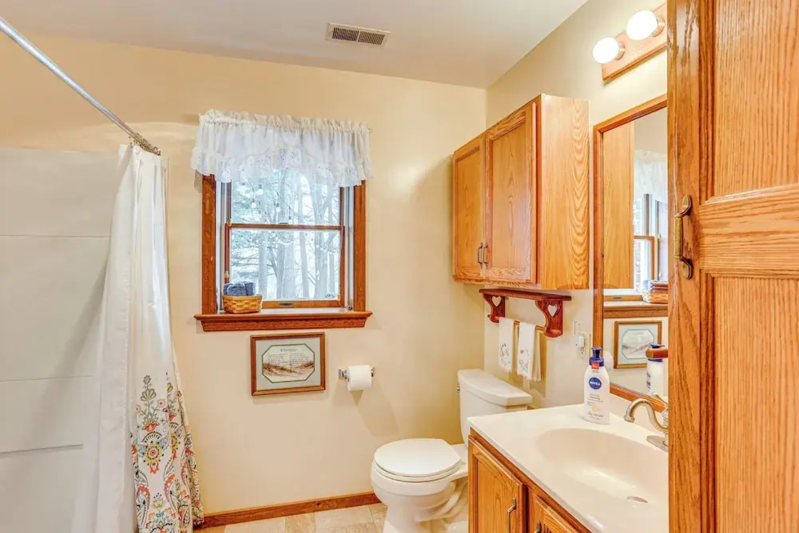 Charming Apartment w/ Yard & Beautiful Gardens!