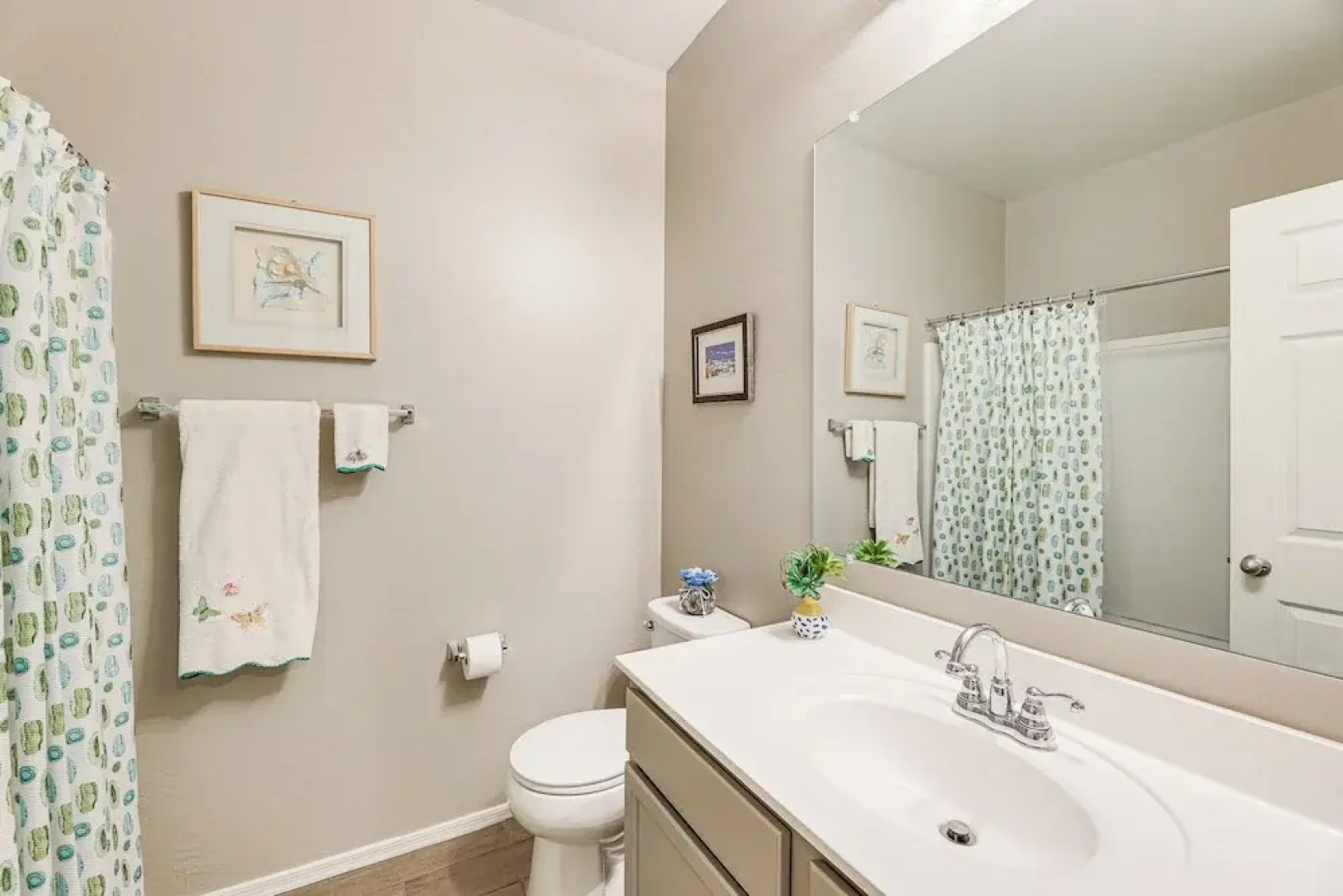 Quiet Casa Grande House Next to Villago Park!