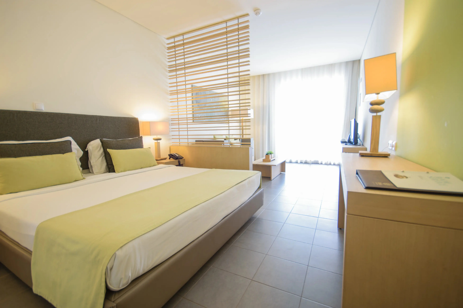 Hotel Oasis Salinas Sea