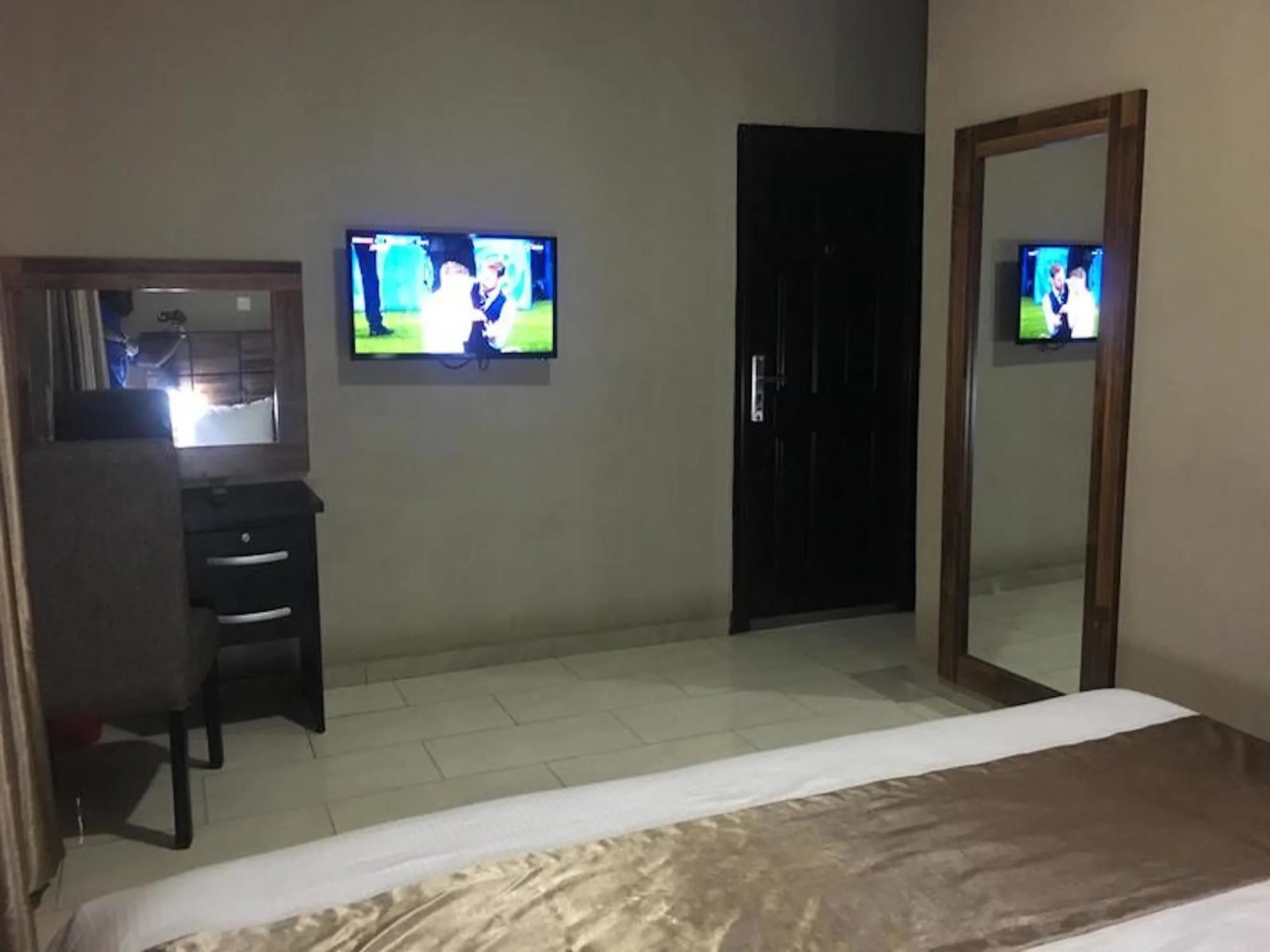 Momak 6 Hotel & Suites