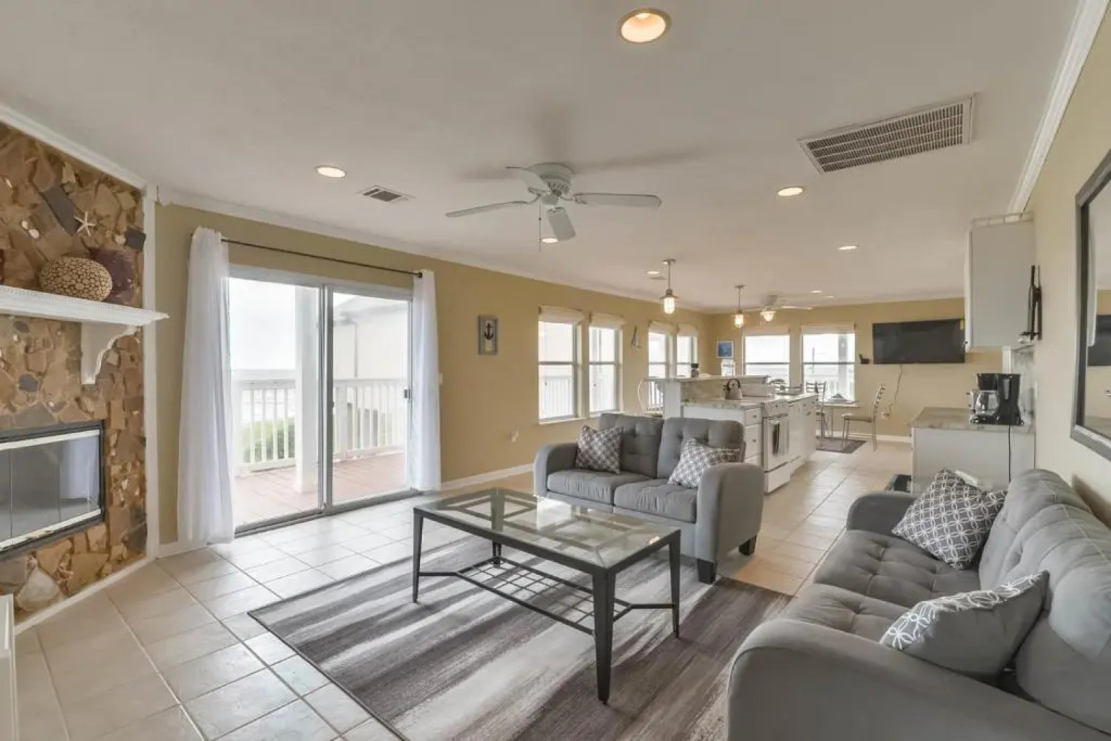 Fun in the Sun in Seabrook Kemah Huge Deck Games Fishing Pet Friendly