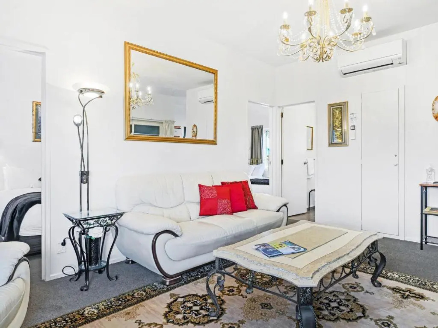 La Voyageur Apartments