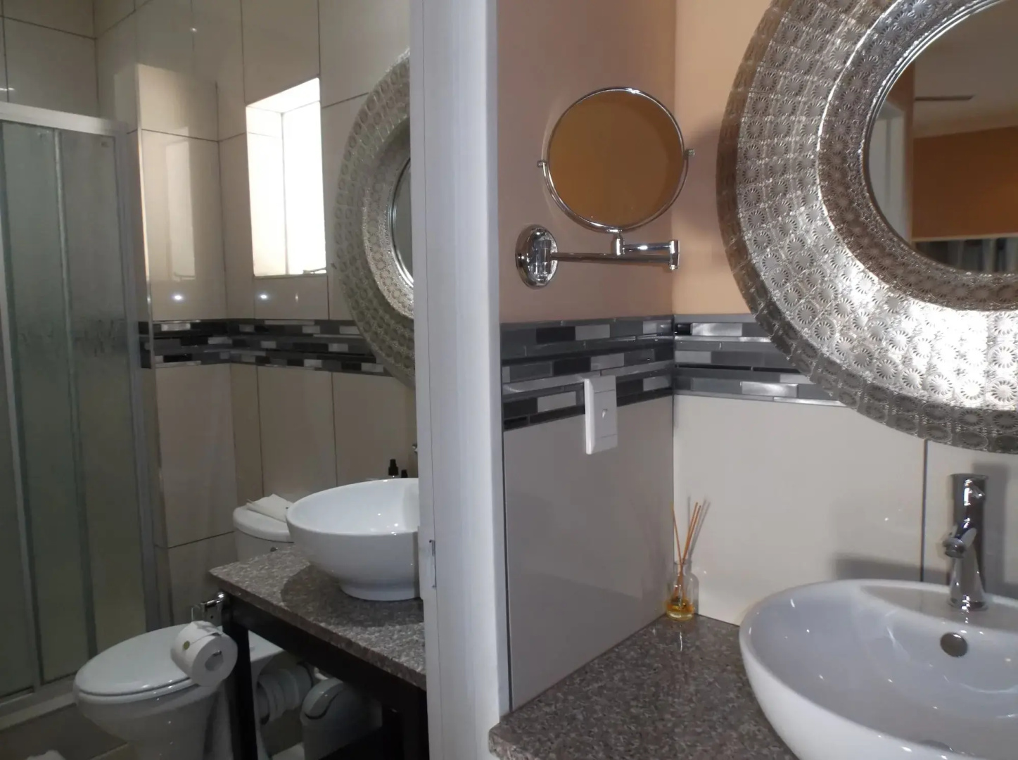 Old Mill Lodge, Working Ostrich Farm & Restaurant, Oudtshoorn