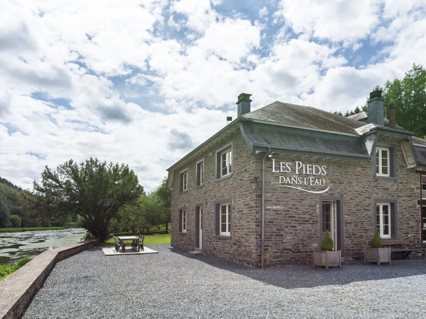 Picturesque Cottage in Alle With Garden