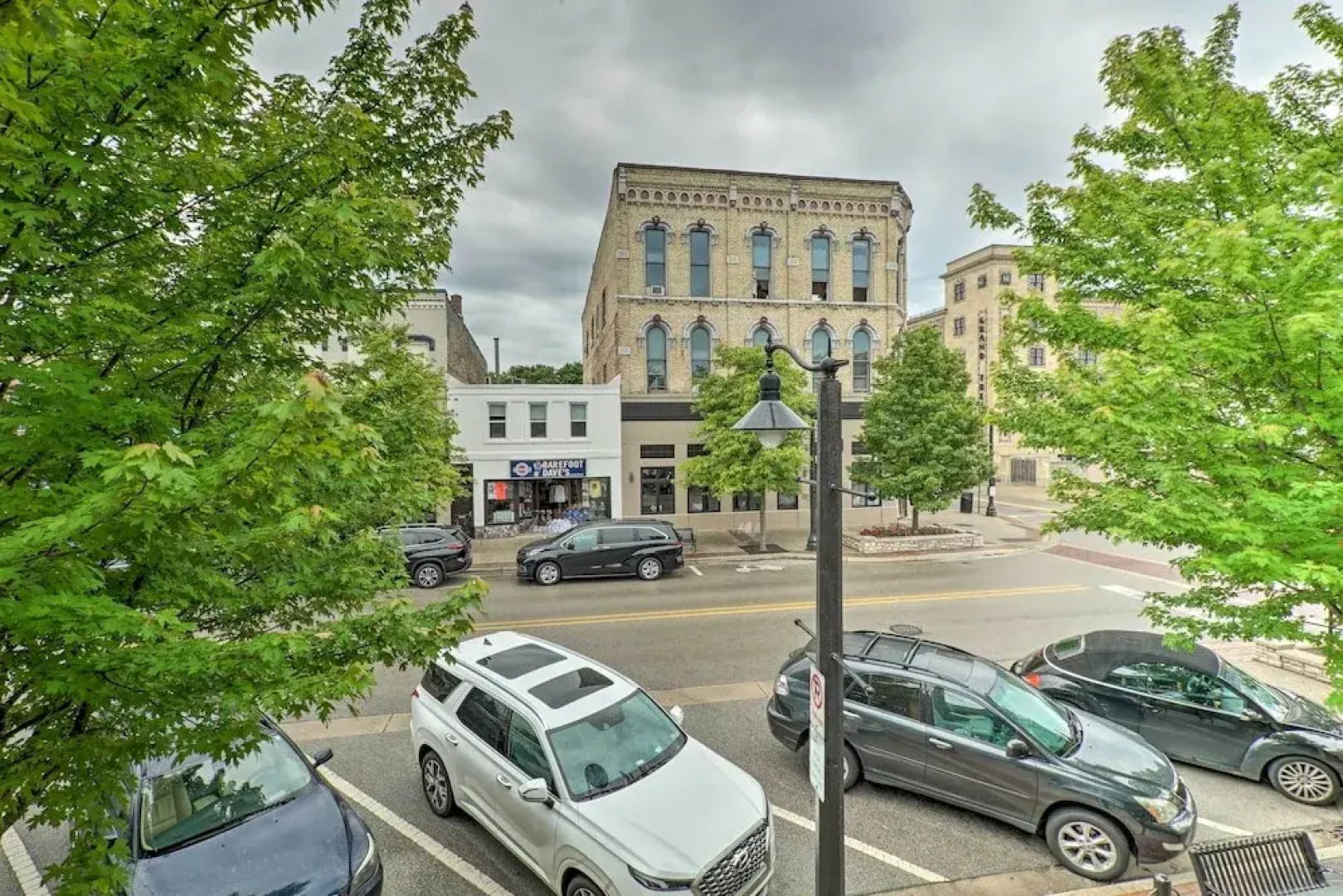 Cute Grand Haven Apartment: Walk Downtown Streets!