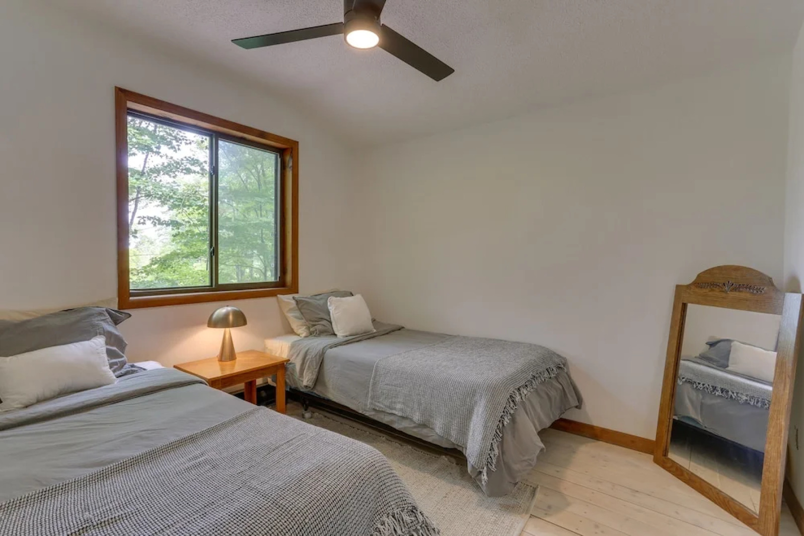 Screened Porch & Grill: Lake Ariel Vacation Rental