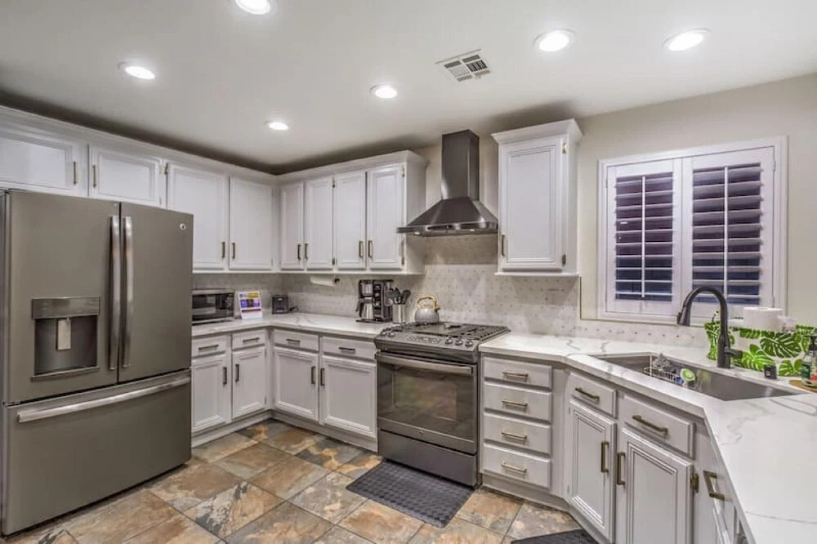 ZEN Retreat Jacuzzi Fire Pit BBQ Hammocks Patio Yoga Room Parking