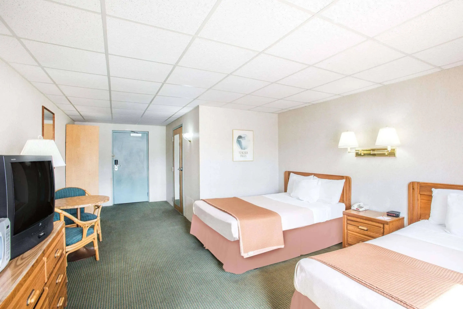 Howard Johnson Closest to the Falls and Casino