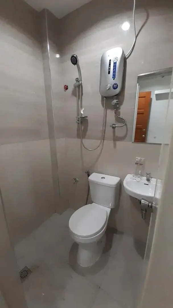 Jrja Hotel by OYO Rooms