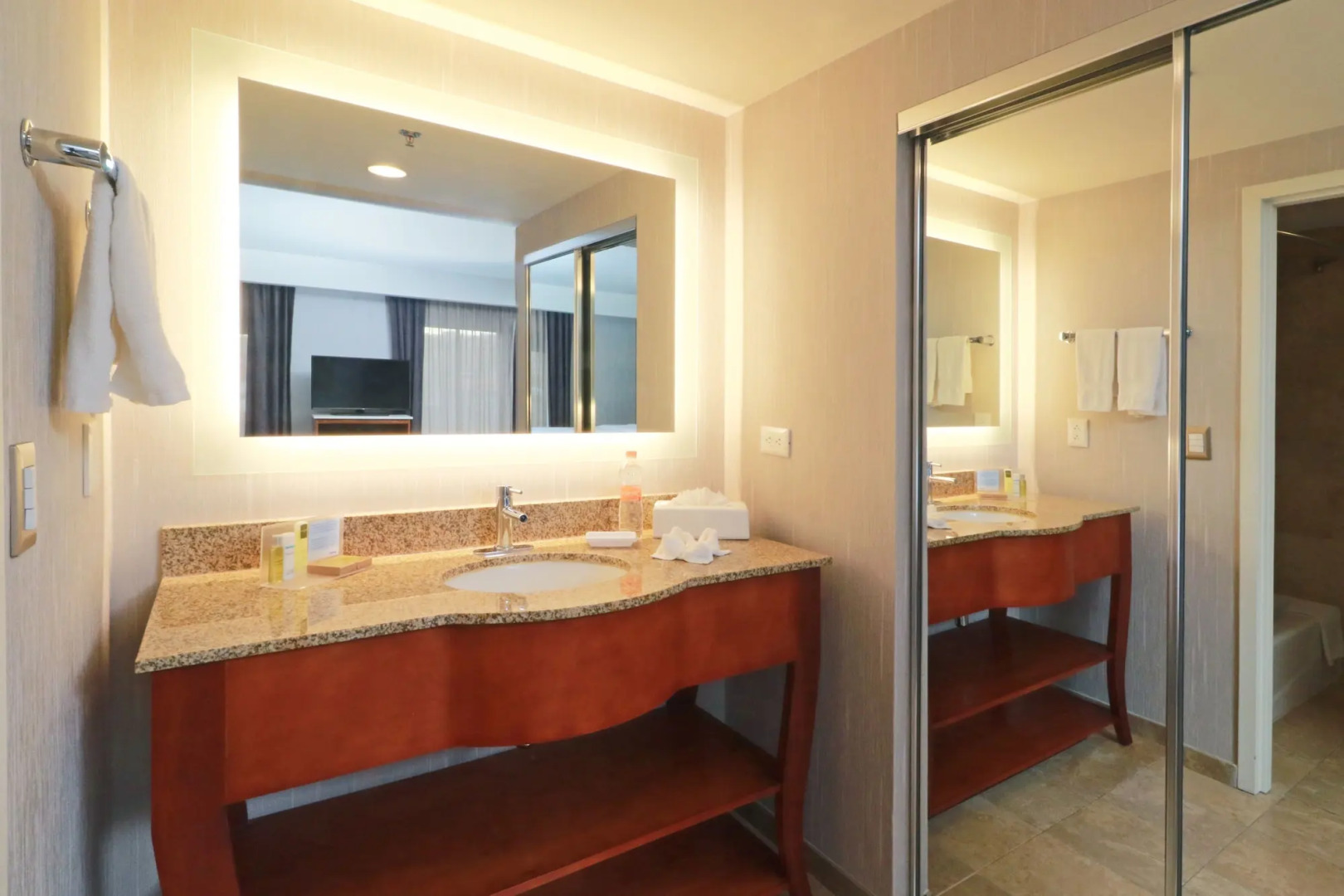 Hampton by Hilton Chihuahua