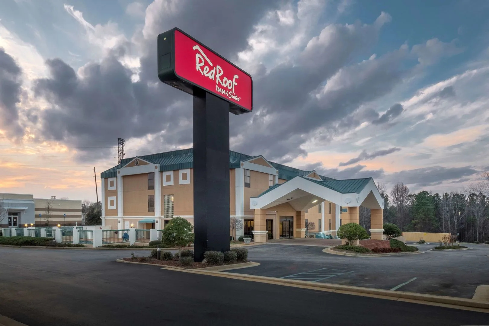 Red Roof Inn & Suites Newnan
