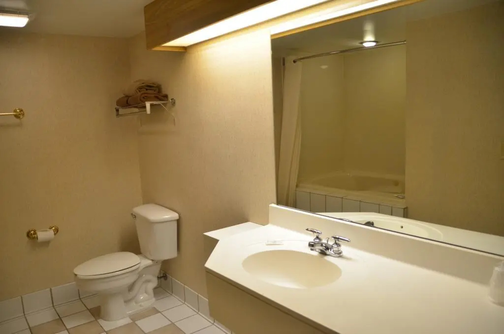 Smoky Mountains Inn & Suites - Cherokee