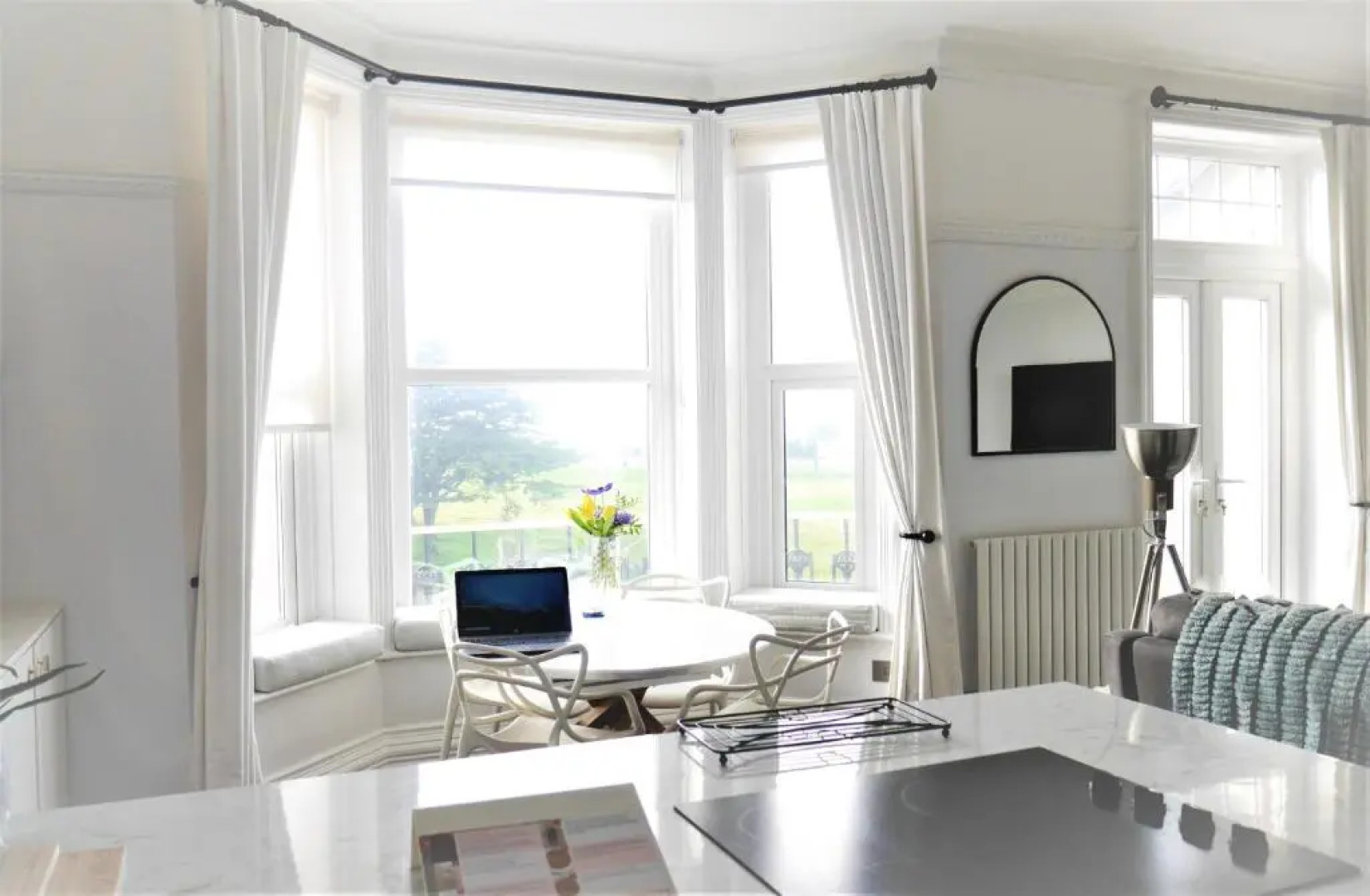 Beachfront SEA-VIEW apartment & BALCONY