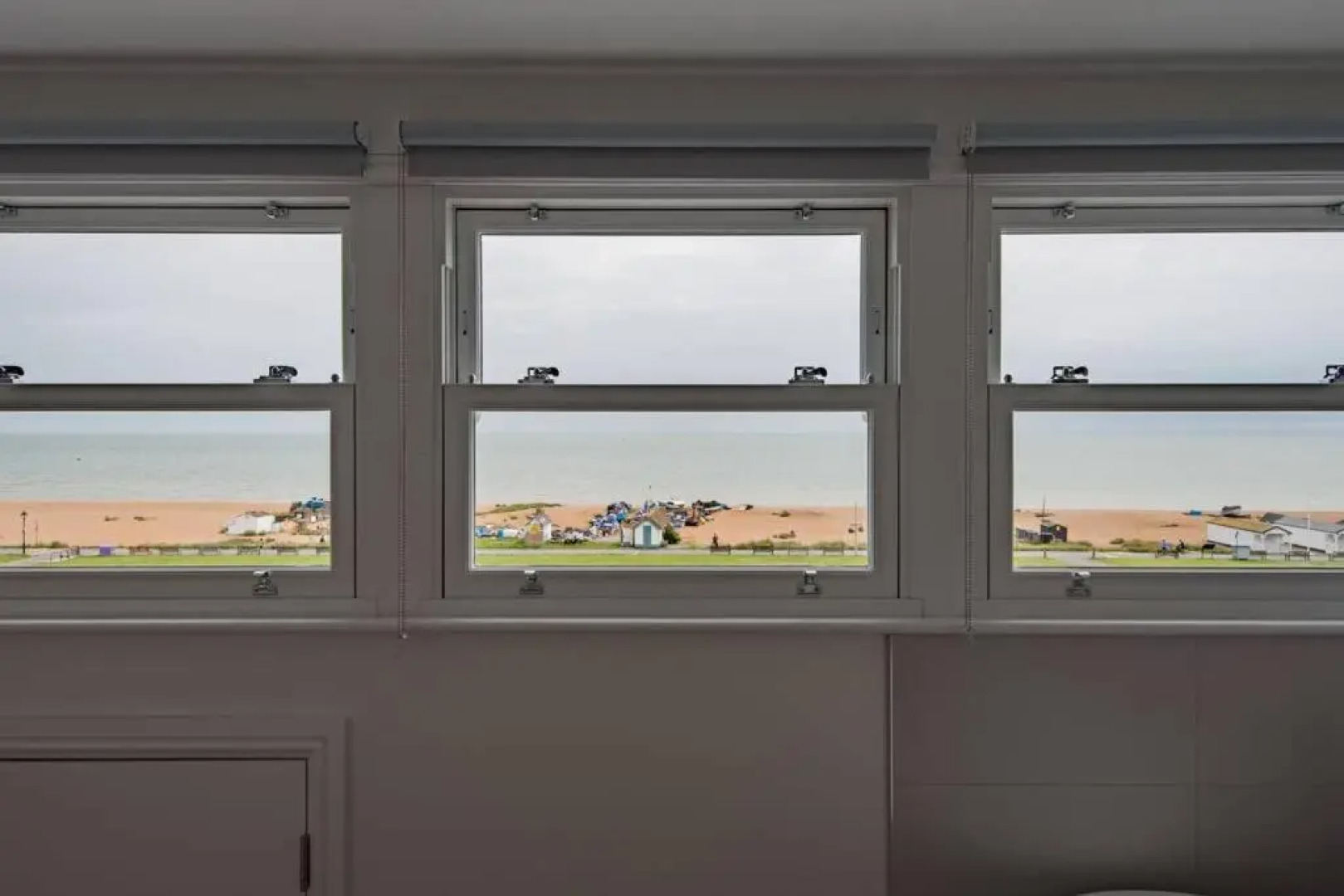 Stunning large sea view apartment - The Lookout