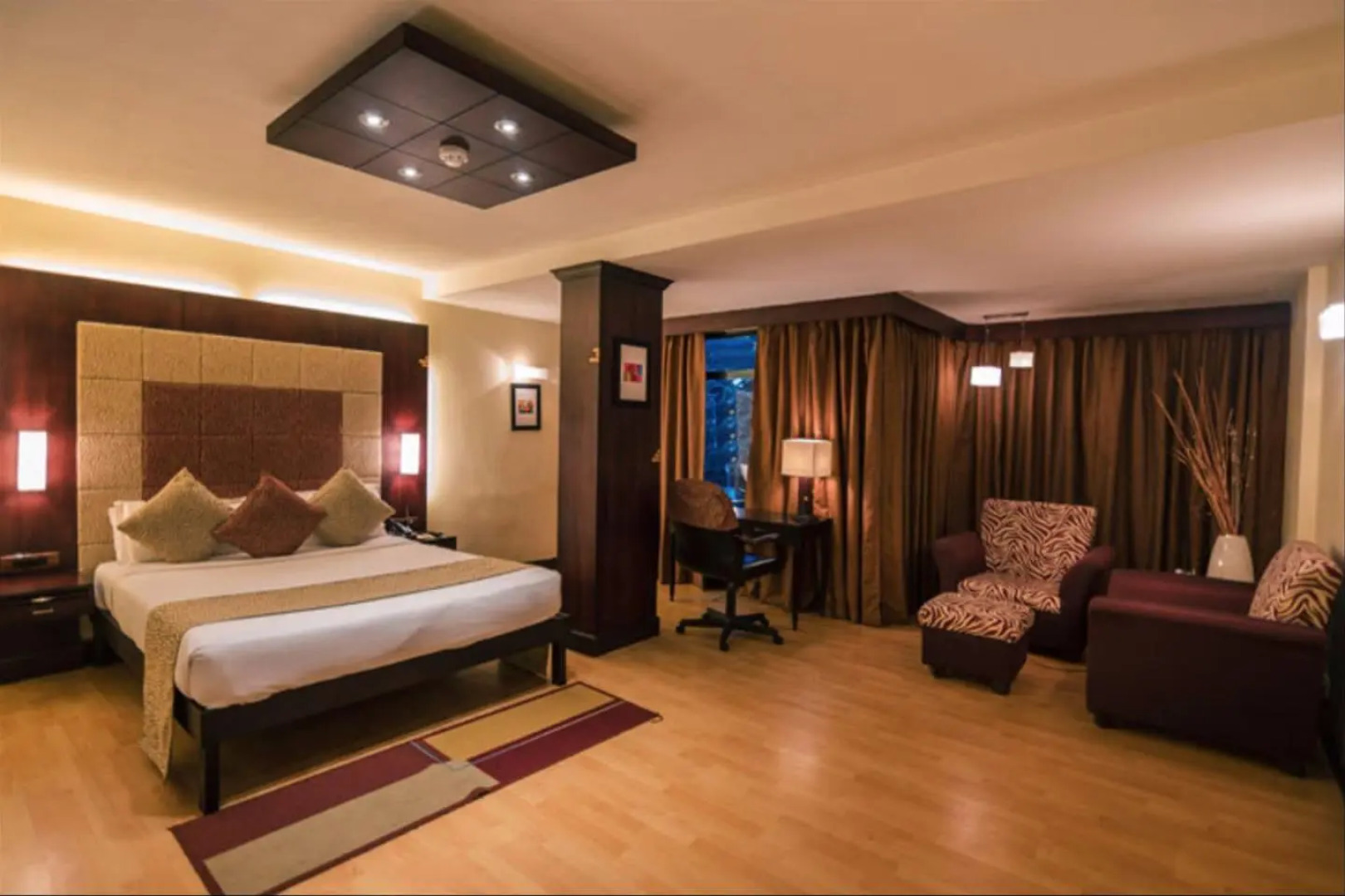 The Crown - IHCL SeleQtions