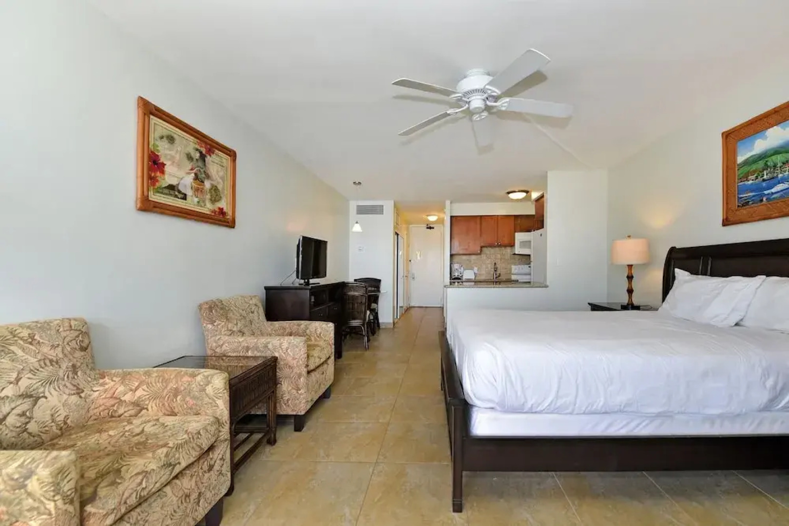 Lahaina Shores #425 Studio Bedroom Condo by RedAwning