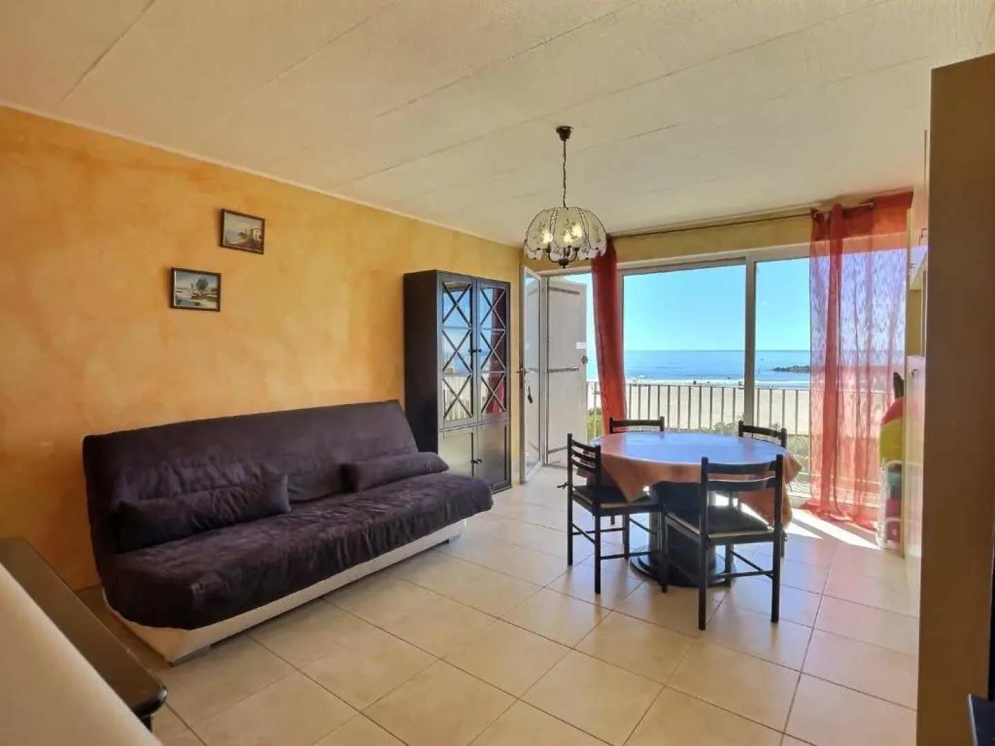 Apartment on the sand with sea view in Valras-Plage for 5 people